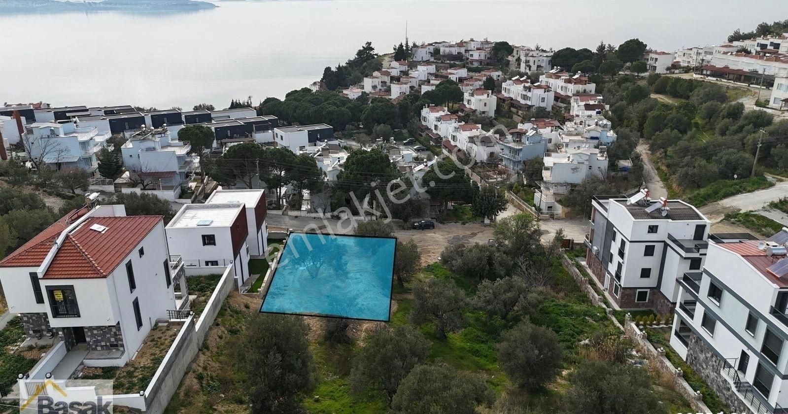 Pelitköy'de 3 Villalık 741 M2 Arsa Denize 150 Metre Mesafede