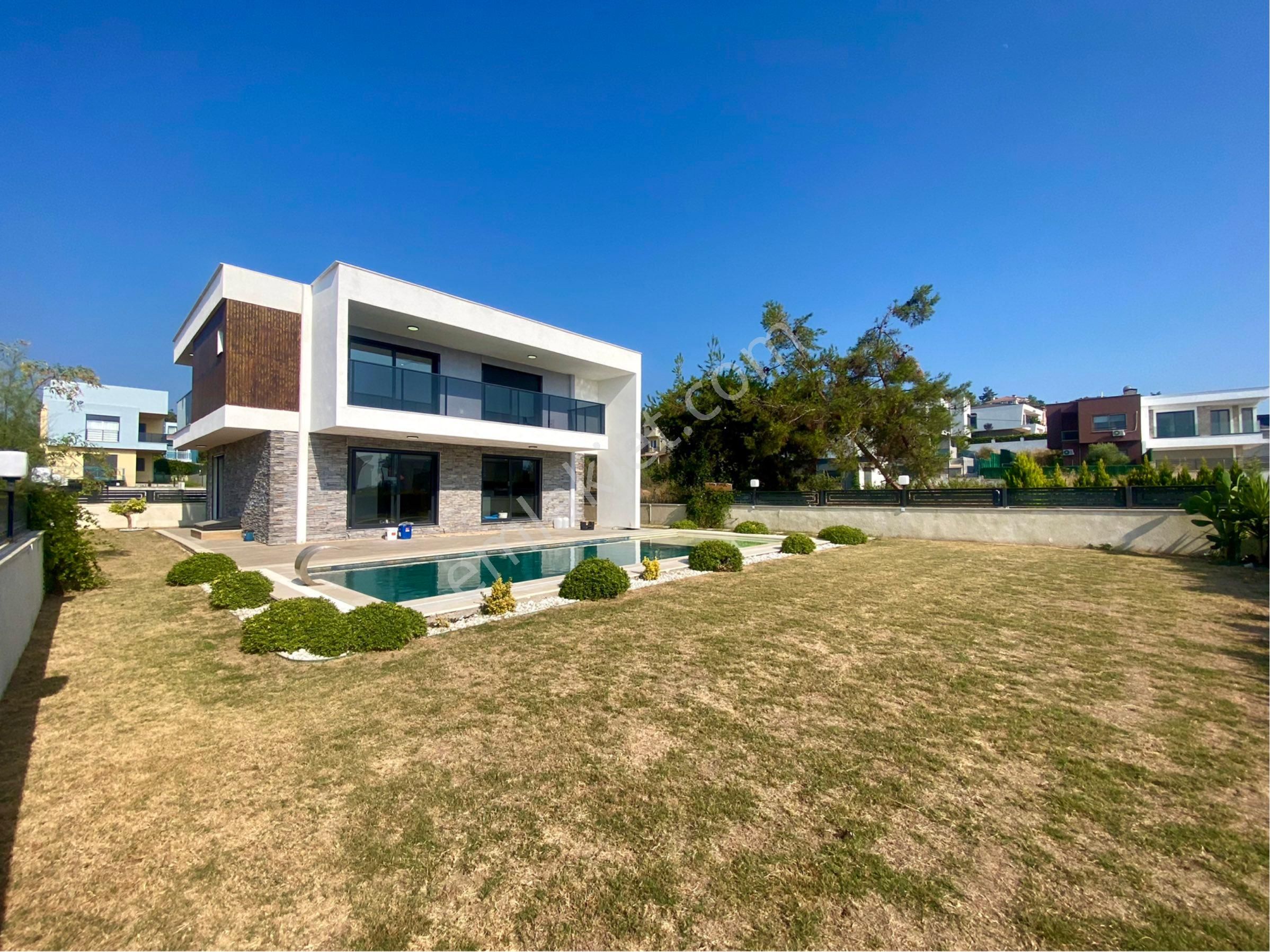 600 M2 Arsa İçinde Özel Havuzlu Müstakil Villa