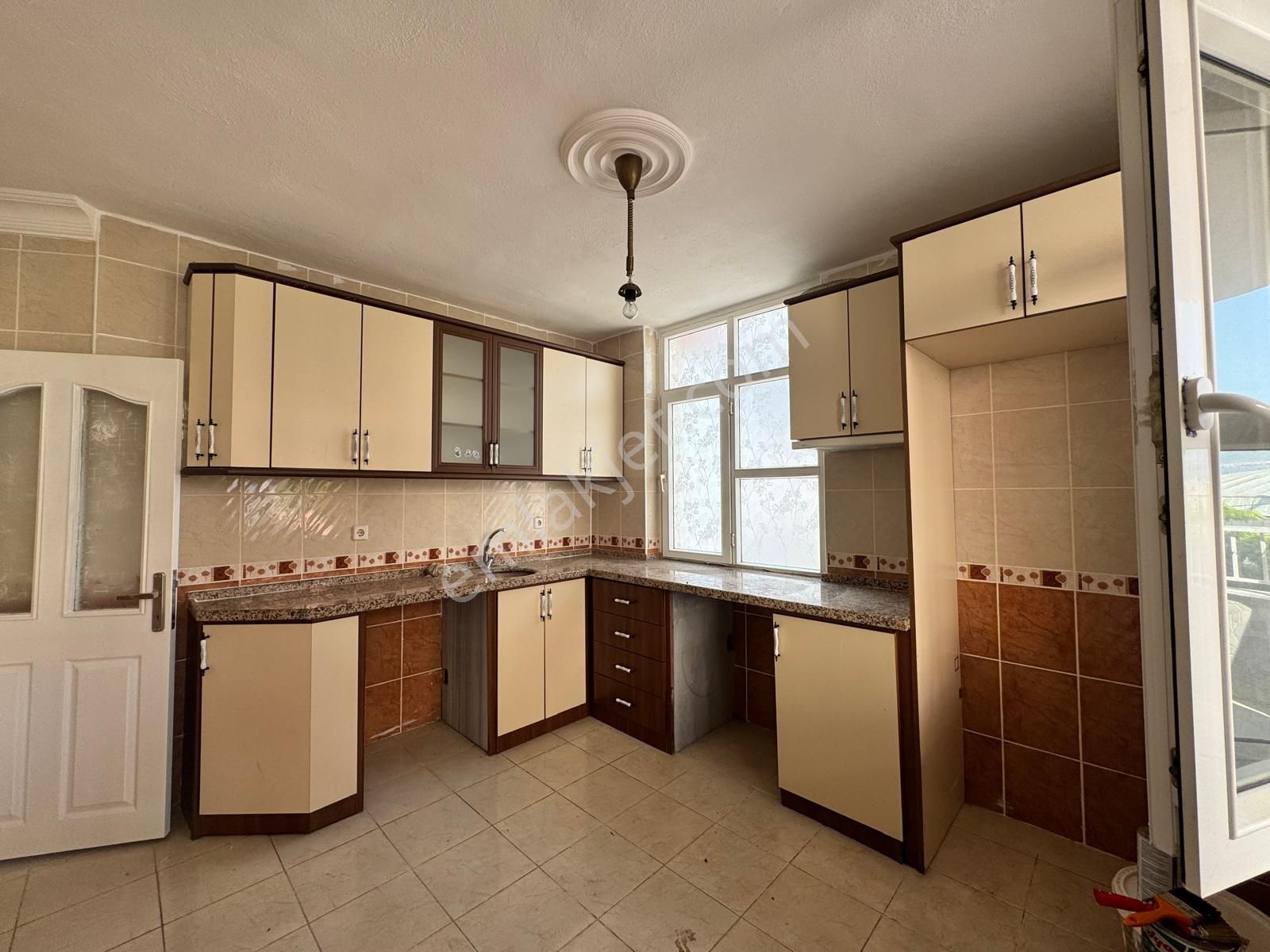 Mersin Bozyazı Denizciler Mahallesi Elif Sitesi 2. Kat 2+1 Eşyasız Kiralık Daire