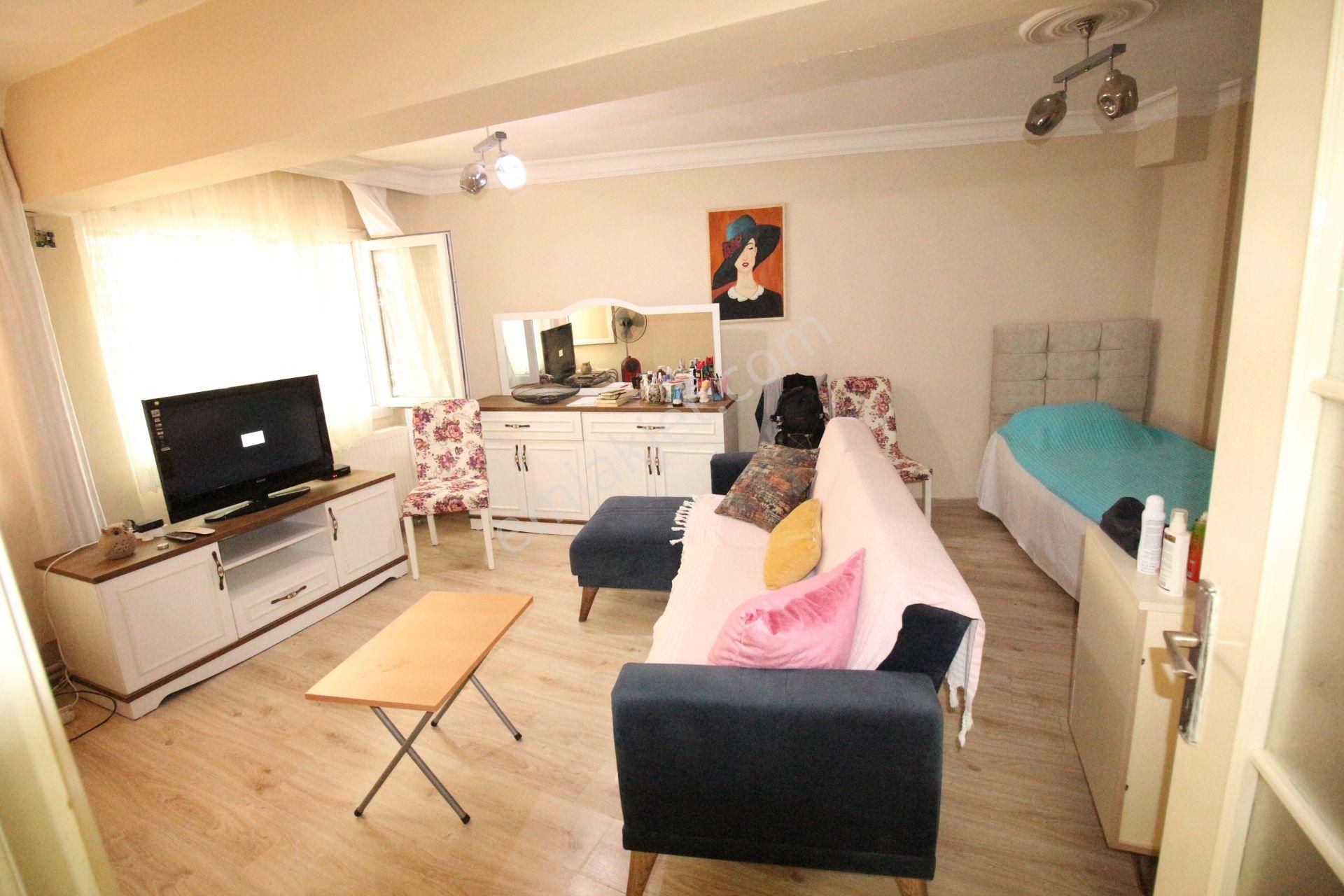 Arga'dan Buca Efeler Mahallesinde Eşyalı 1+1 Kiralık Daire.