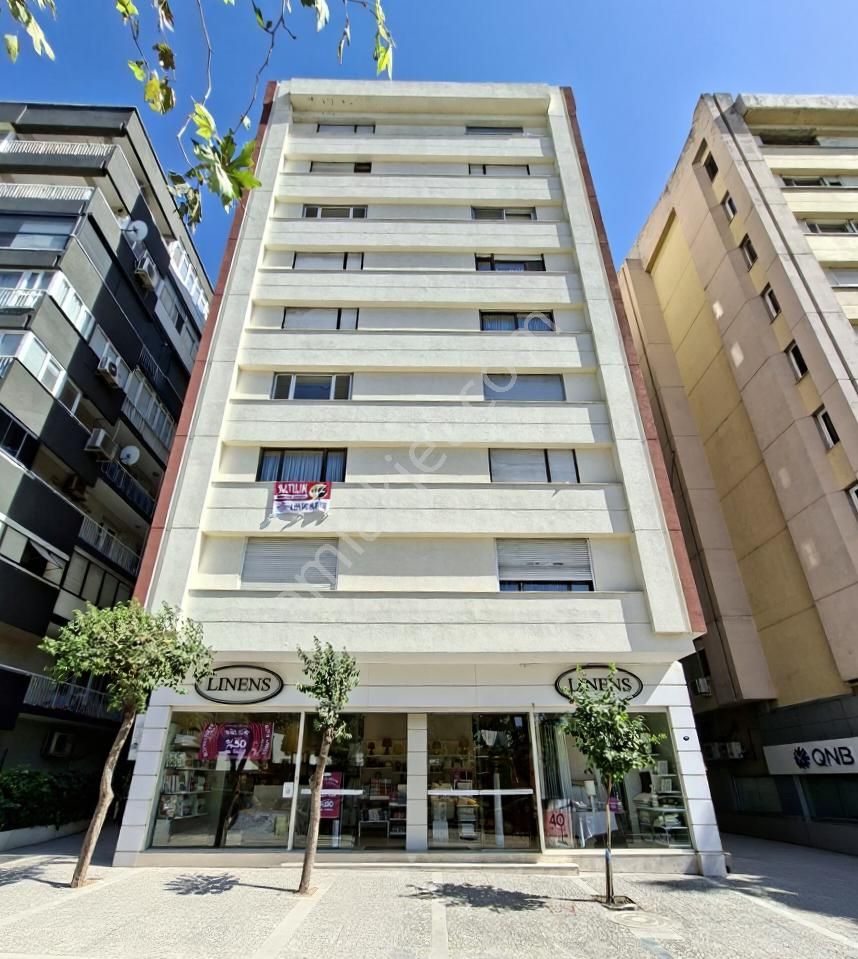 Kw Cobans'dan Bornova Merkezde Köşk Manzaralı Kaçmaz! 4+1, 140m² Net Daire Satılık