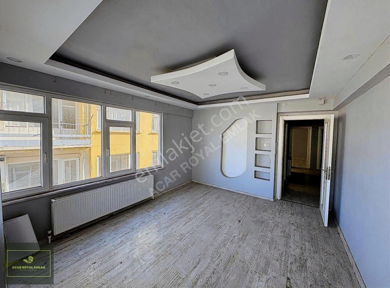 Royal'den İstiklal Caddesi Asansörlü Bina Kiralık Daire