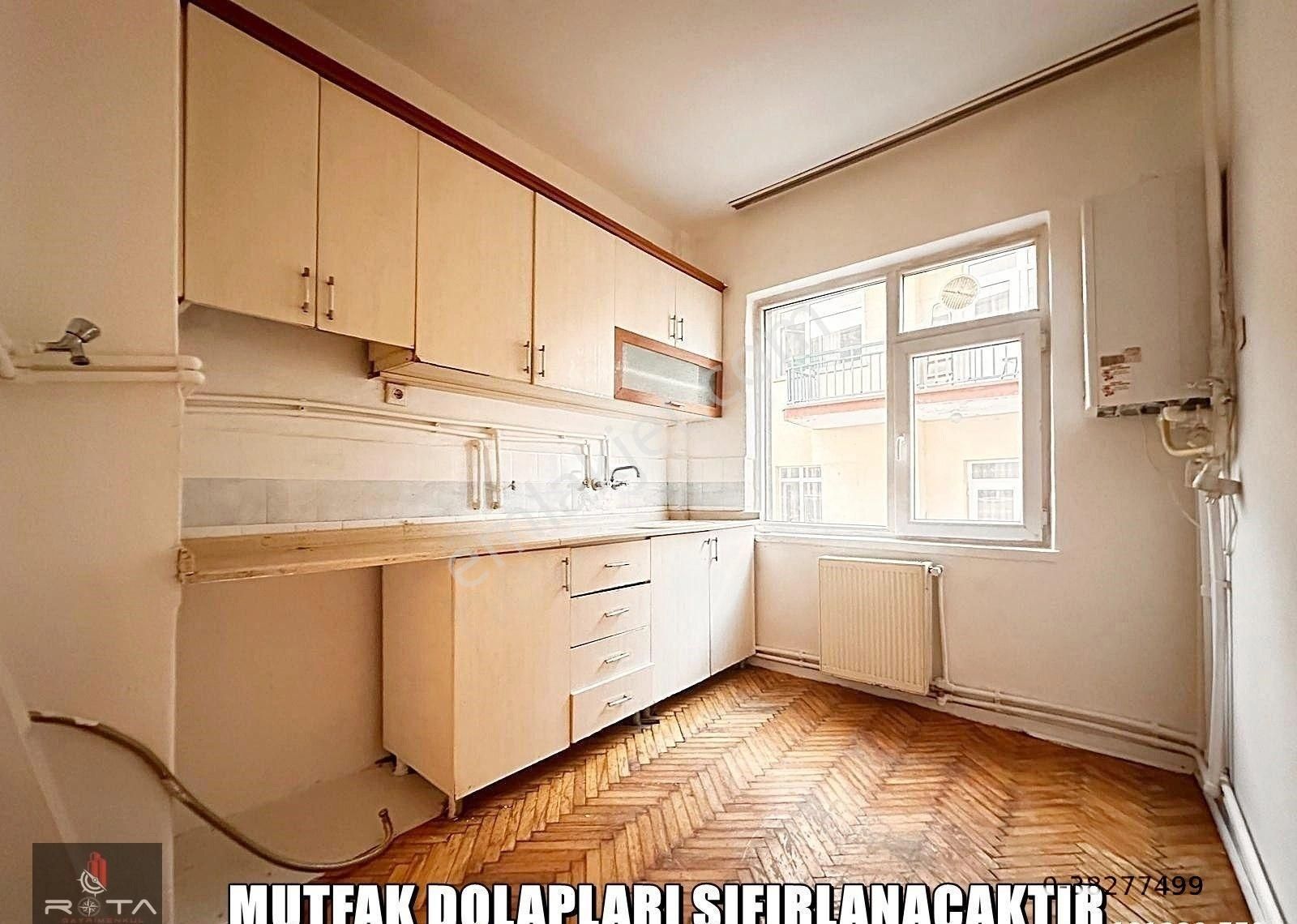 Rotadan Metroya Çok Yakın Konumda Cadde Üzeri Ara Kat Geniş Balkonlu Geniş 3+1 !!!