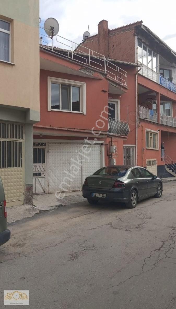 Emlak Centerden Satılık 2 Katlı Müstakil Ev