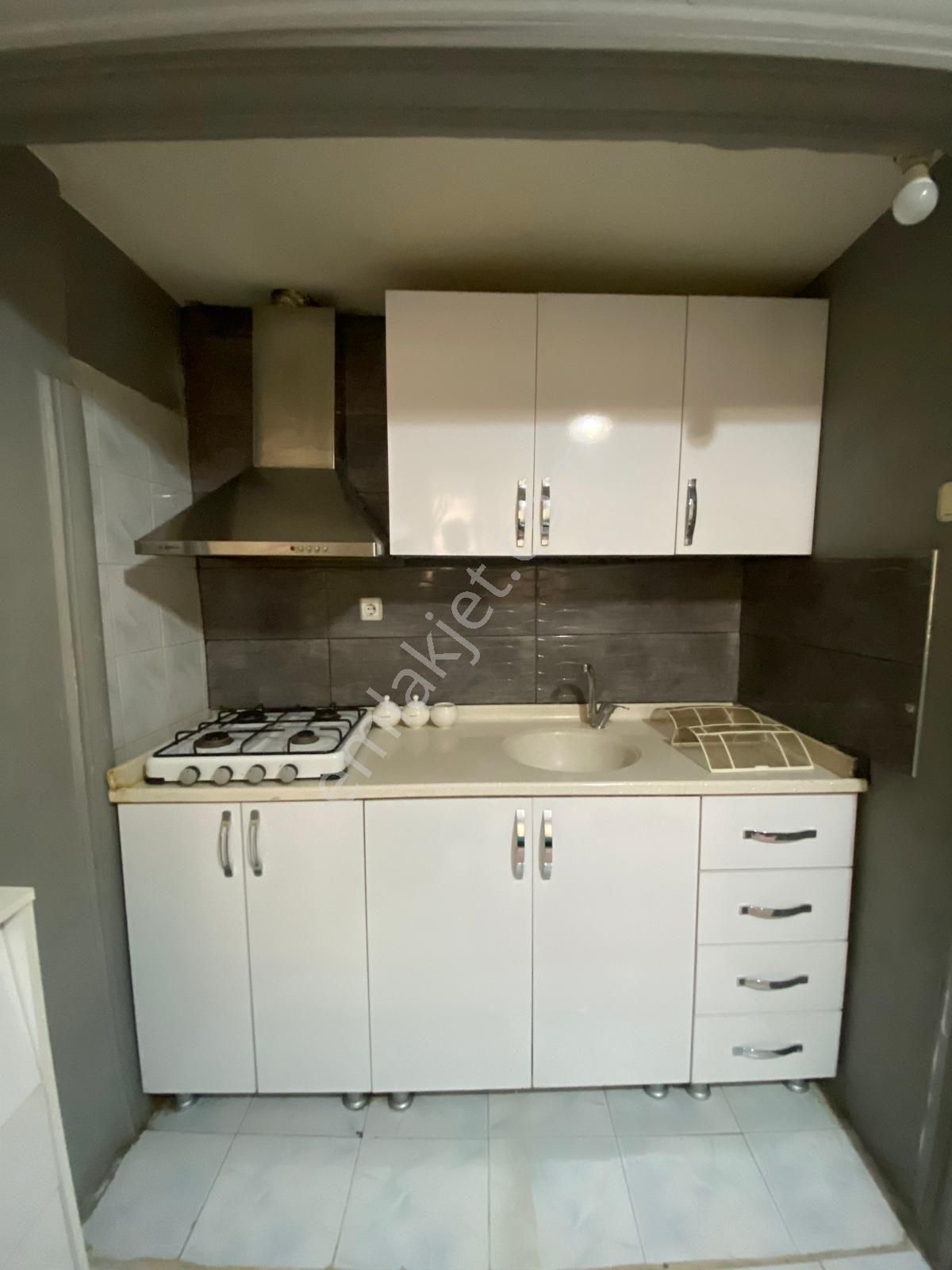 Seyhan Yeşilyurt Duygu Kafeye Yürüme Mesafesinde 1+1 Eşyalı Kiralık Daire