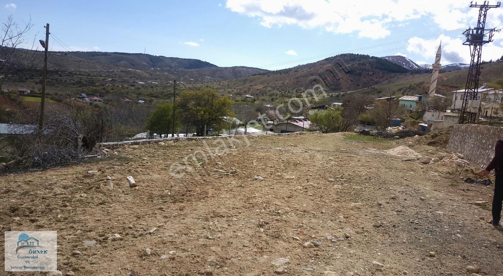 Eski Malatya Yolu Hankendi Gözpınarda Satlık Küçük Köy Arsası