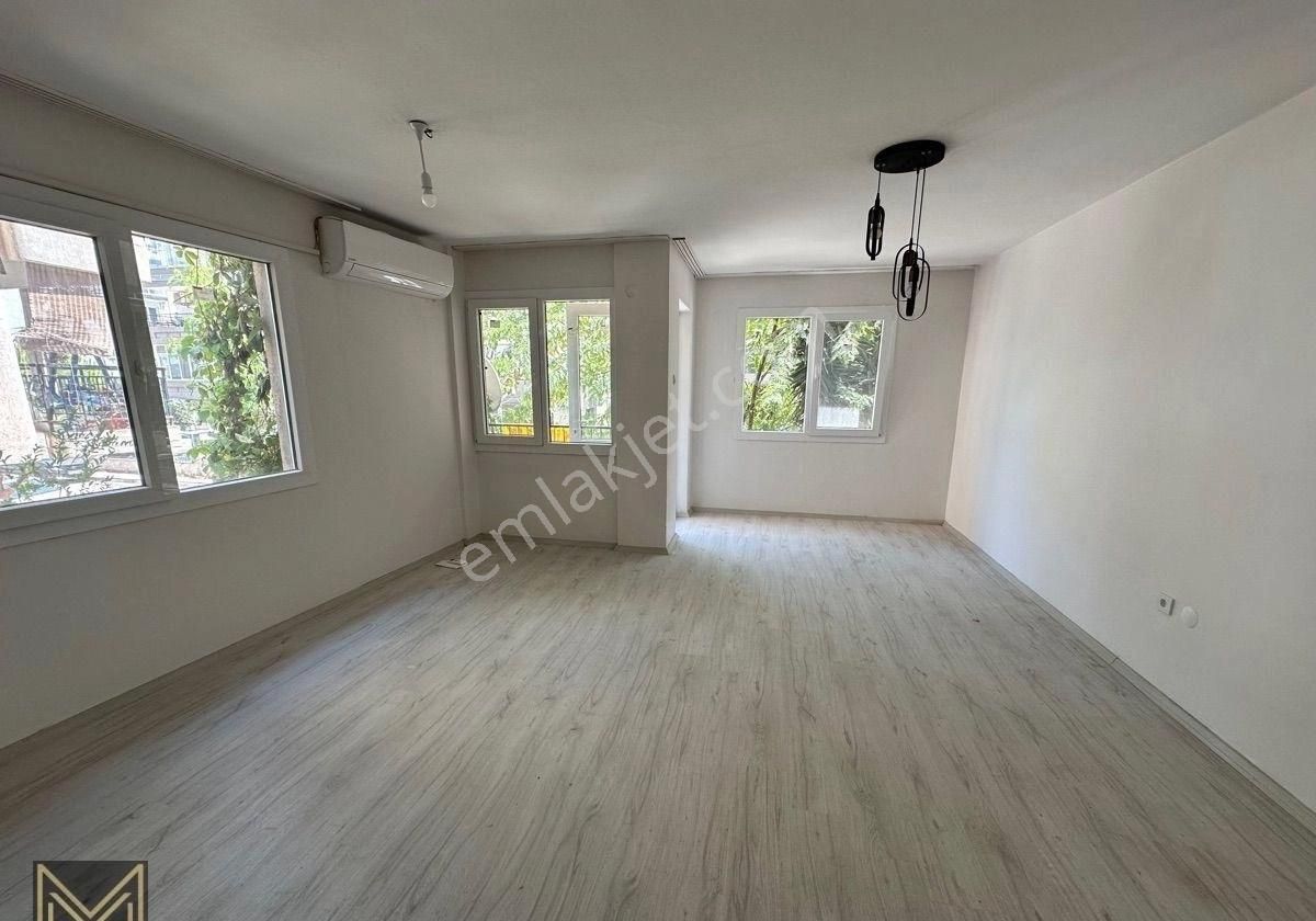 Bostanlıda Tadilatlı Ara Kat Klimalı 3+1 Kiralık Daire