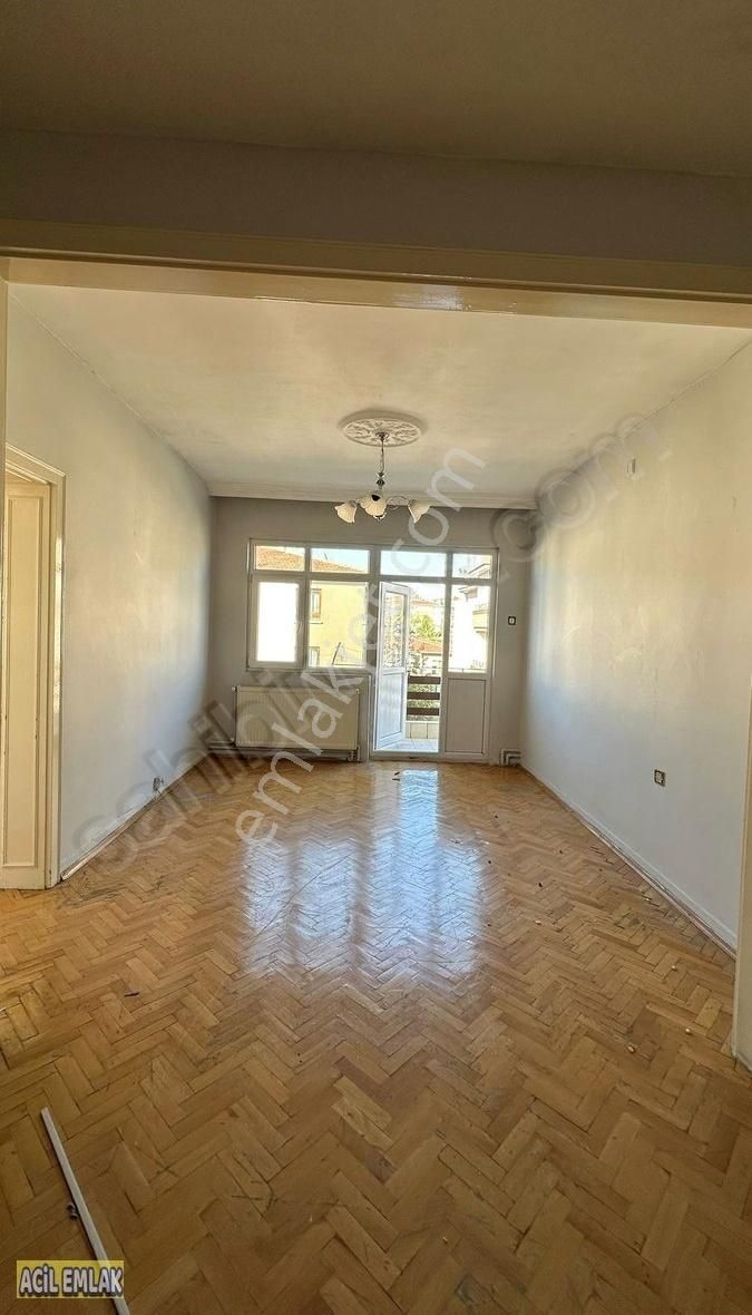 Tunalı Hilmi Caddesi Yakını Katta Kiralık Daire