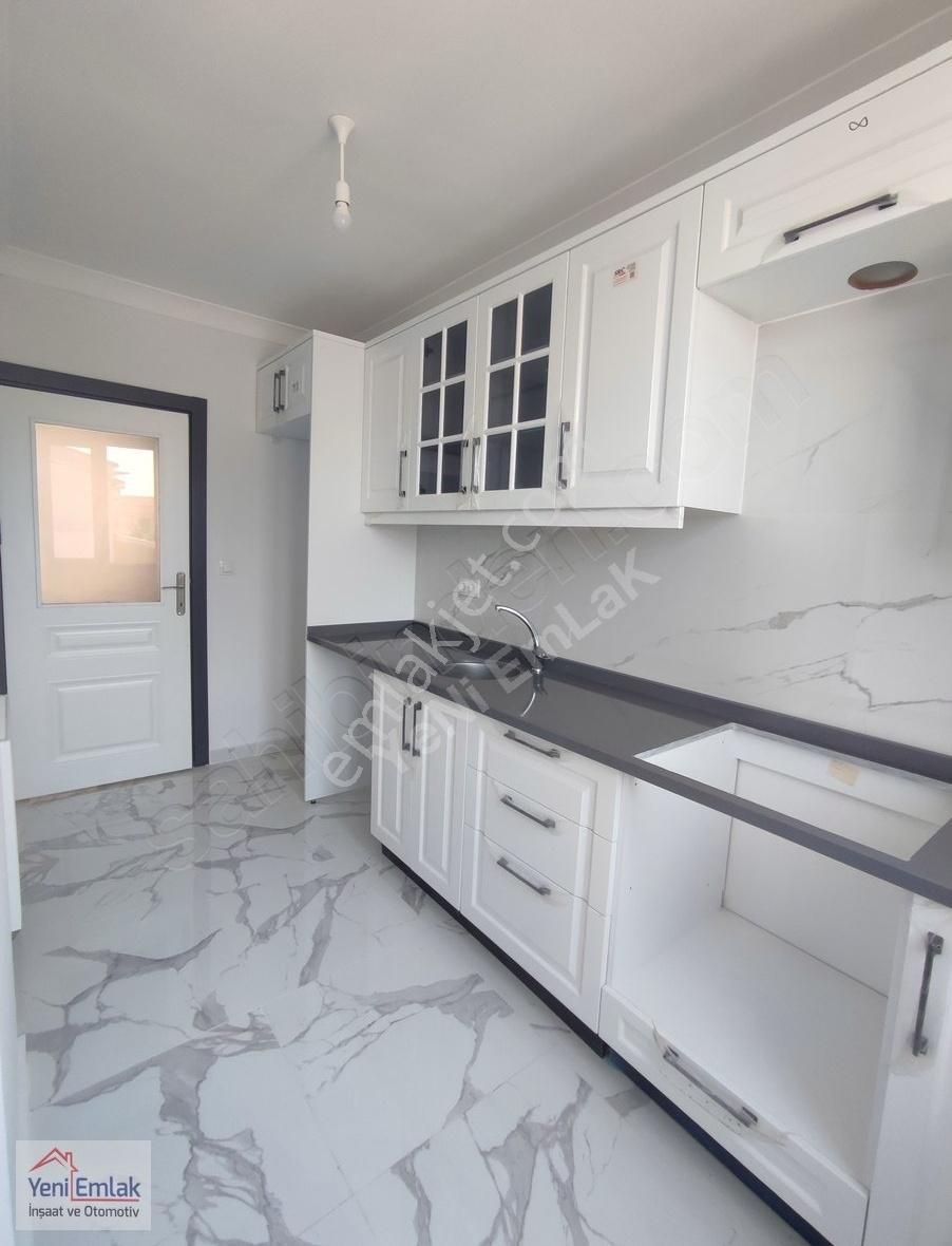Yeni'den Ana Cadde Konumlu 4+2 Lüks Yapım Çatı Dubleks Daire