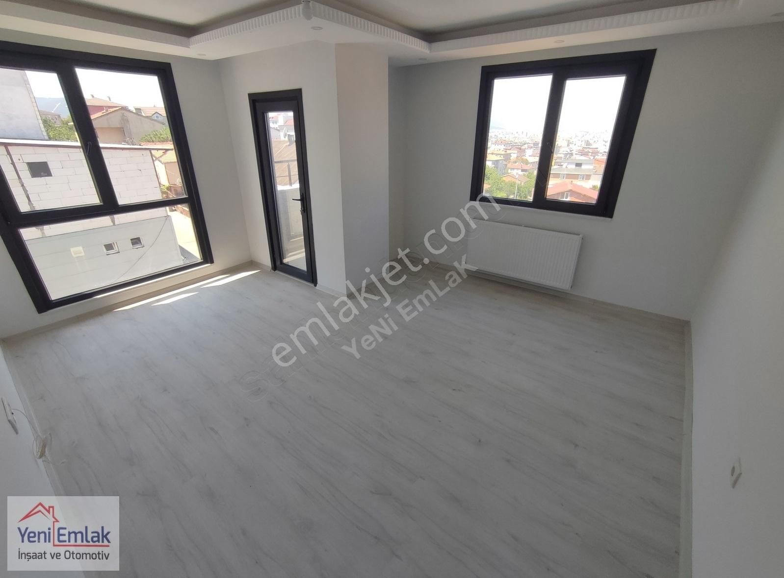 Yeni'den 2+1 Arakat-cadde Konum-güney-batı Cephe...geçme