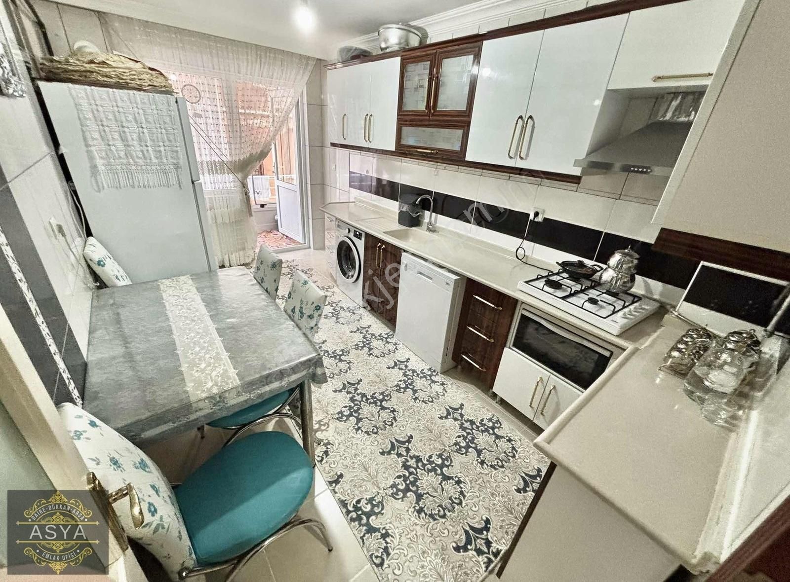 Çaldıran Da Full Yapılı Yeni Bina 130mt2 Ara Kat Daire Fırsatı