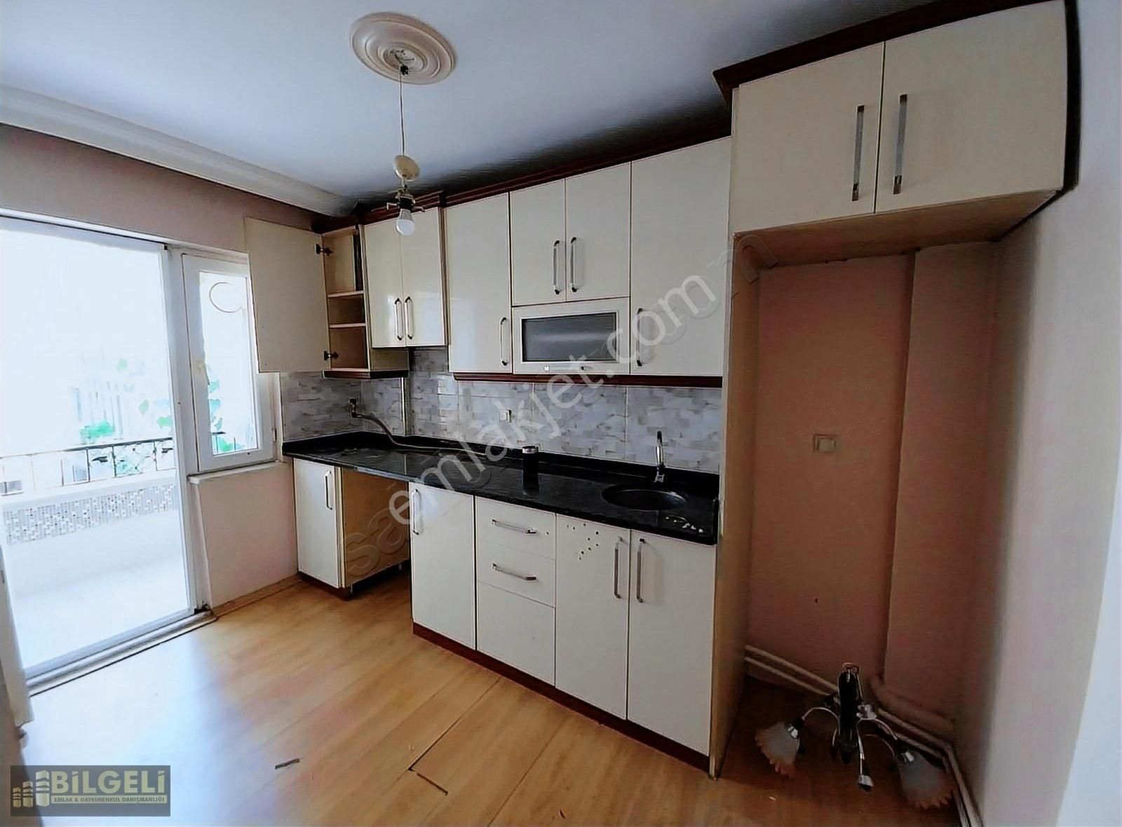 Akmescit Mahallesi'nde Kiralık Arakat 3+1 Doğal Gazlı Daire