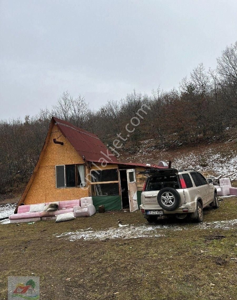 Bilecik Bozüyük Cihangazi Mahallesinde İçerisinde Ahşap Ev Olan 3718 M2 Satılık Parsel