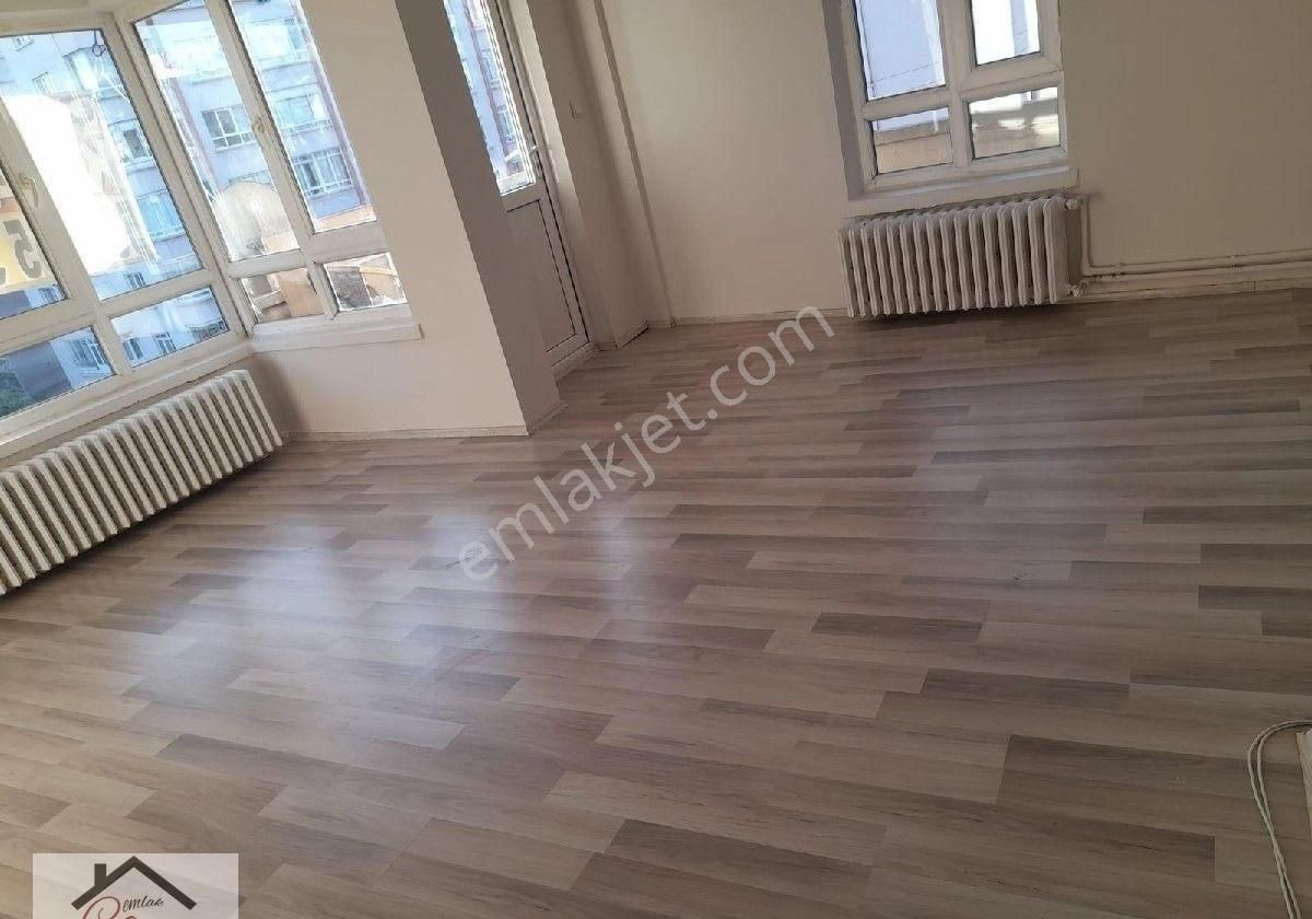 Cebeci ,merkezde ,kombili , Bağımsız ,ust Kat , Yapılı, 3+1