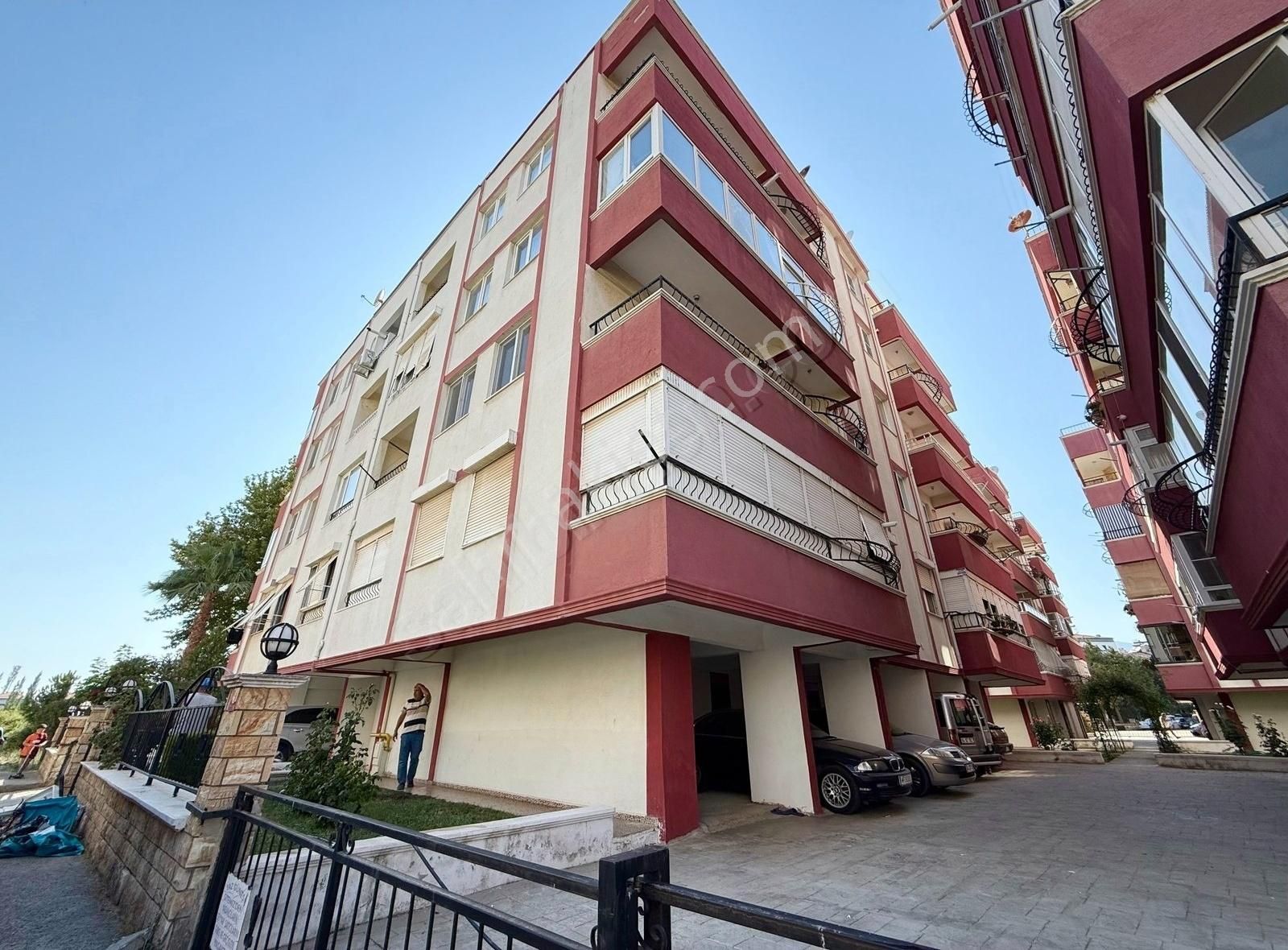 Parla'dan Akçay'da Geniş M2 Ebeveyn Banyolu Ön Cephe 2+1 Daire!