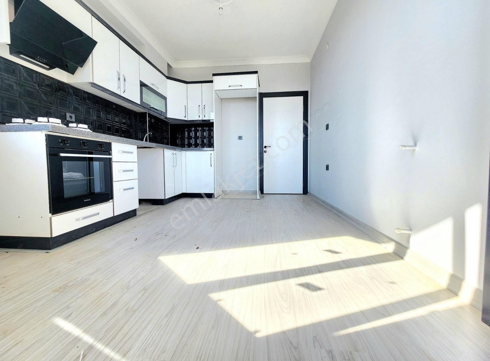 Parla'dan Ebeveyn Banyolu Ön Cephe Sıfır Satılık 2+1 Daire