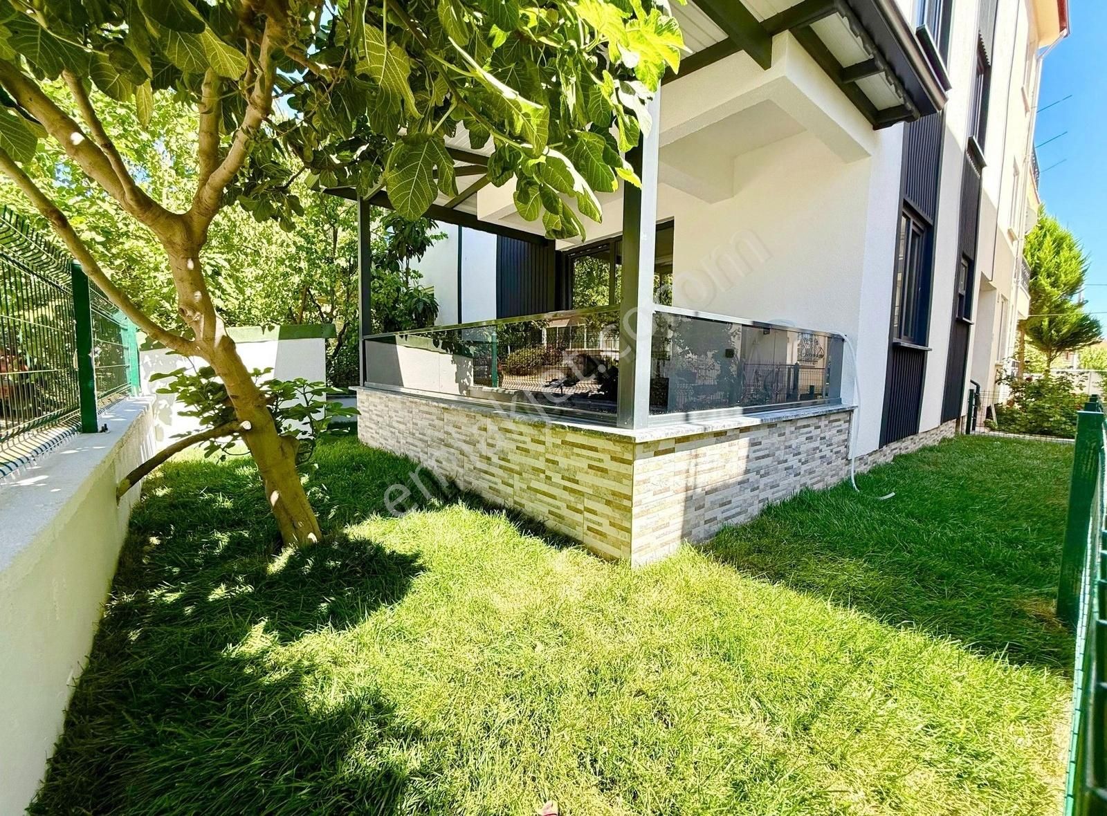 Parladan Satılık Lüks 4+1 Geniş Bahçe Kapalı Teraslı Villa