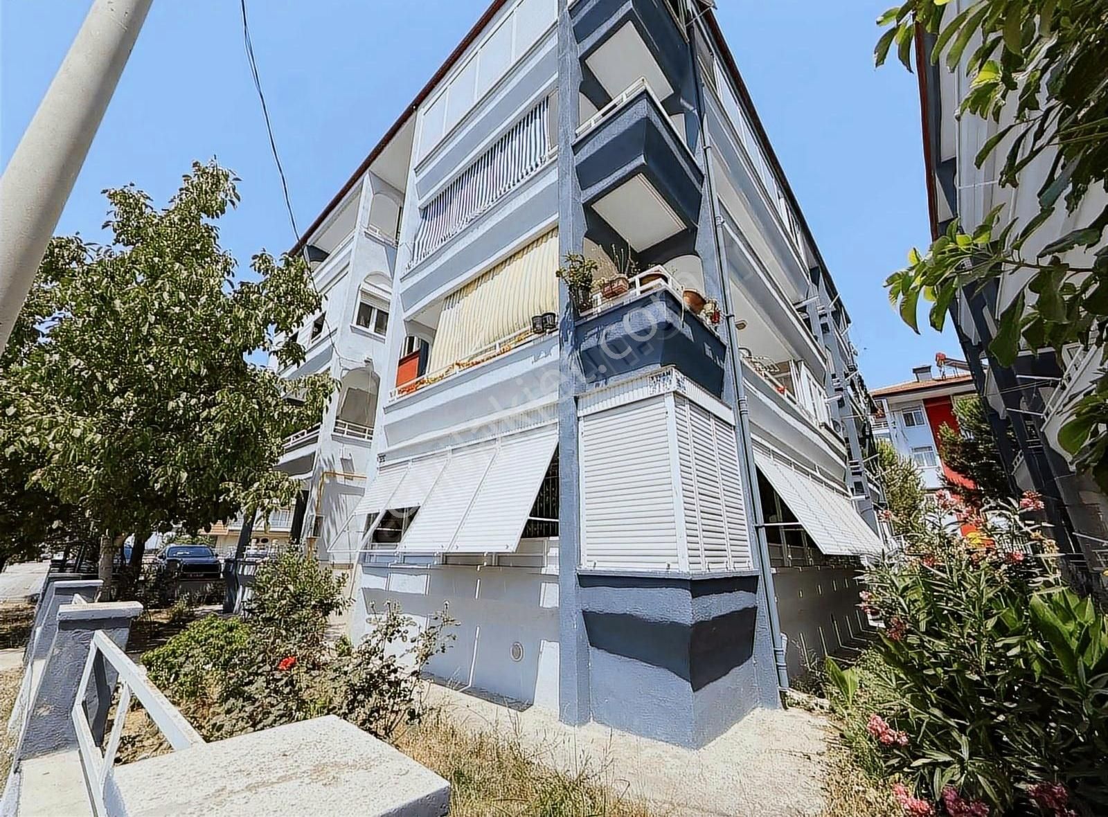 Parladan Yüksek Giriş Köşe Cephe 3+1 Şık Tasarımlı Konsept Daire
