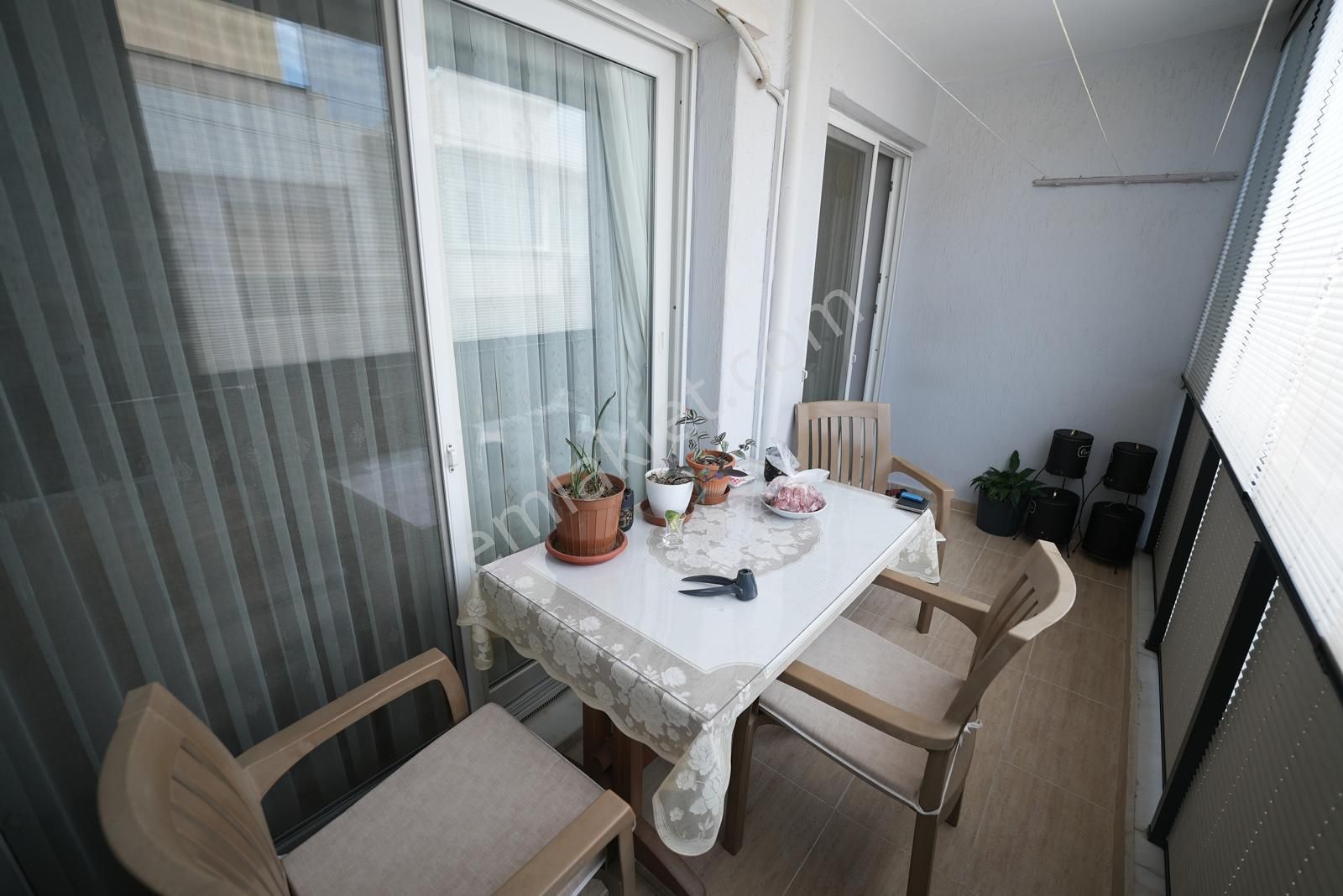 Amerikan Koleji Tramvaya Denize Yakın Bakımlı - Görsel 17