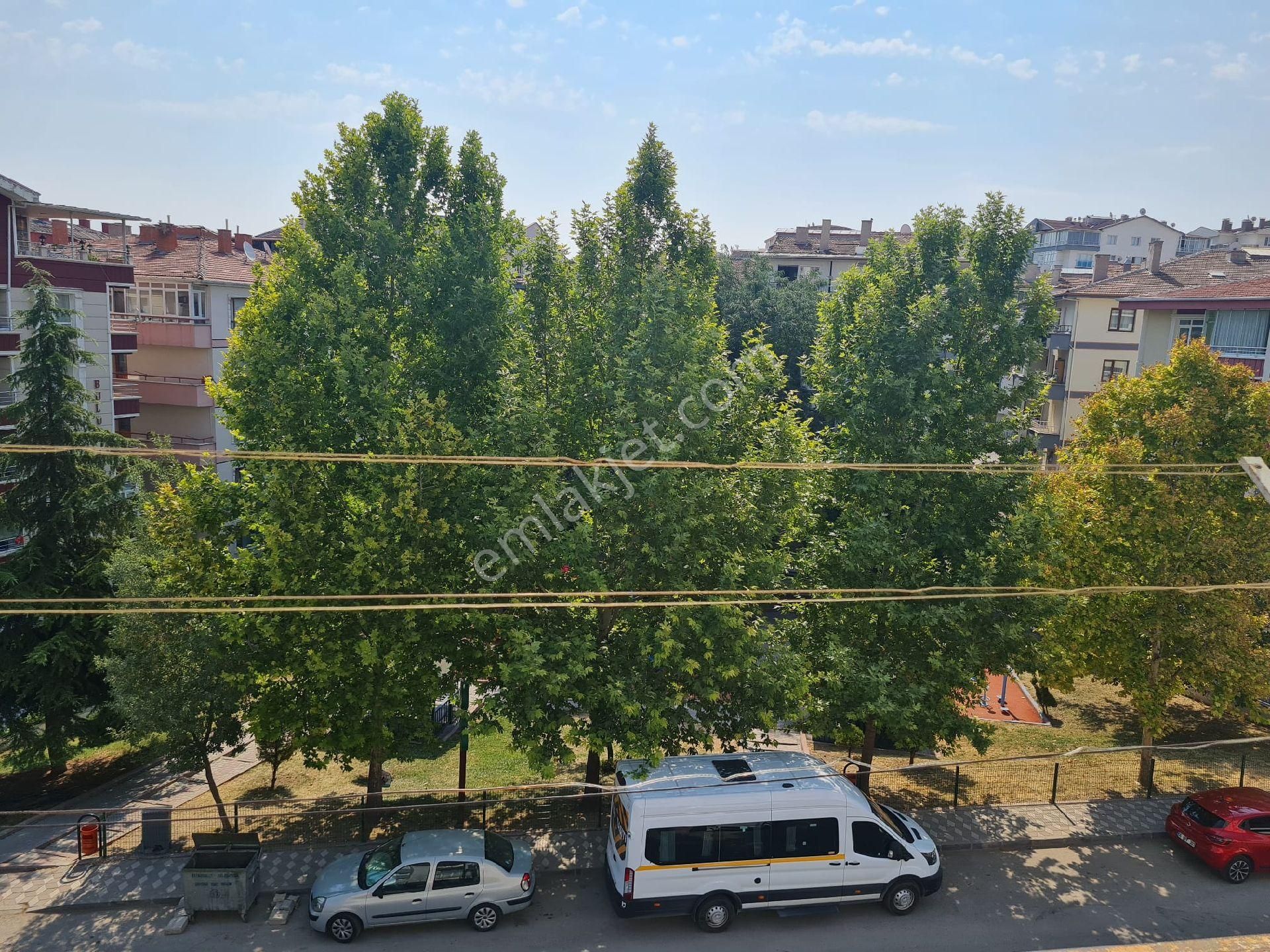Cadde Köşe Başında Fırsat Daire