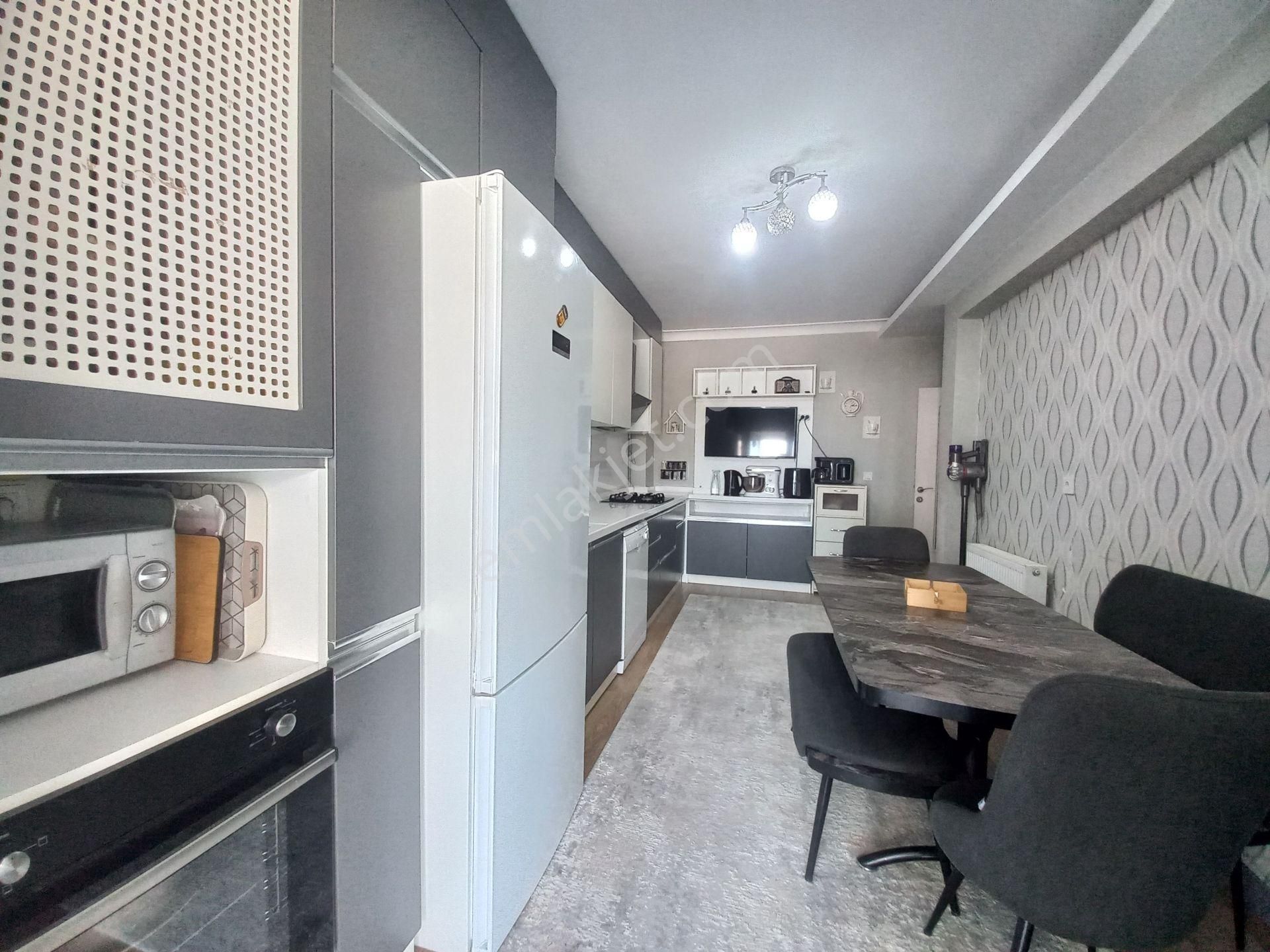 Kalecik Emlak'tan Mimar Sinan Mah.4+1,180 M² Asansör,kiler,çift Banyo..