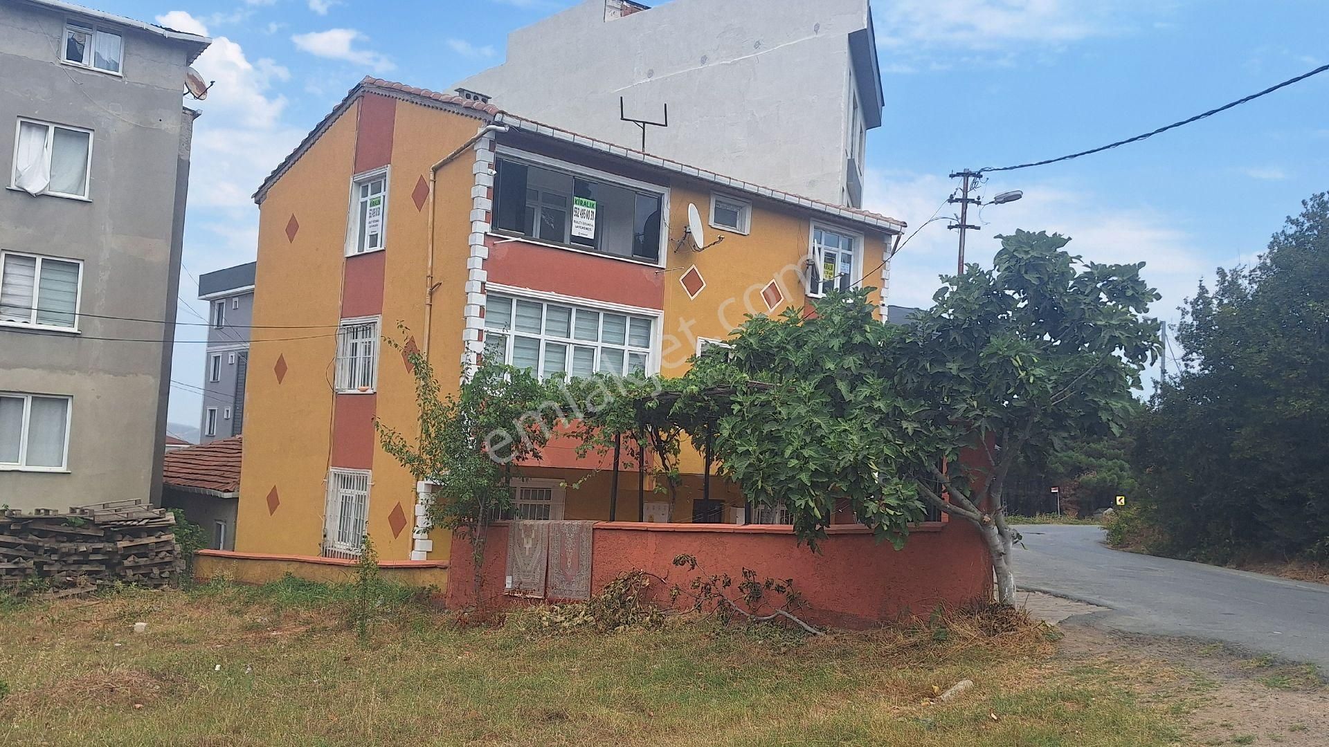 Realty İstanbul Gayrimenkul Emlaktan Kiralık Daire 2+1 Dogalgazlı Kombili Bahceli Ara Kat