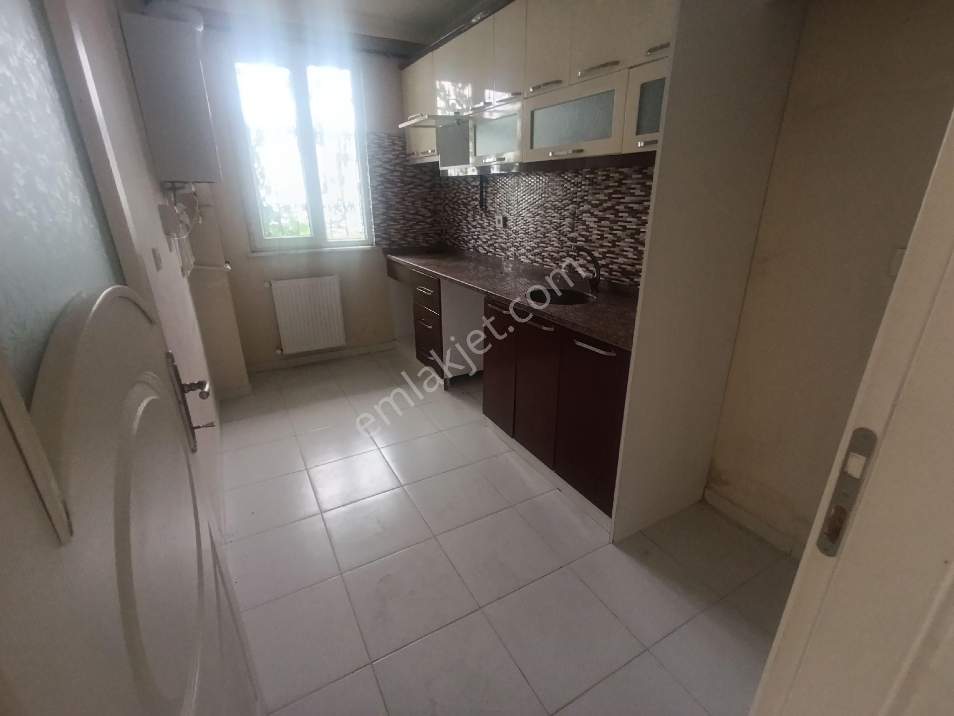Nadir Emlaktan Kiralık 1+1 Yüksek Giriş