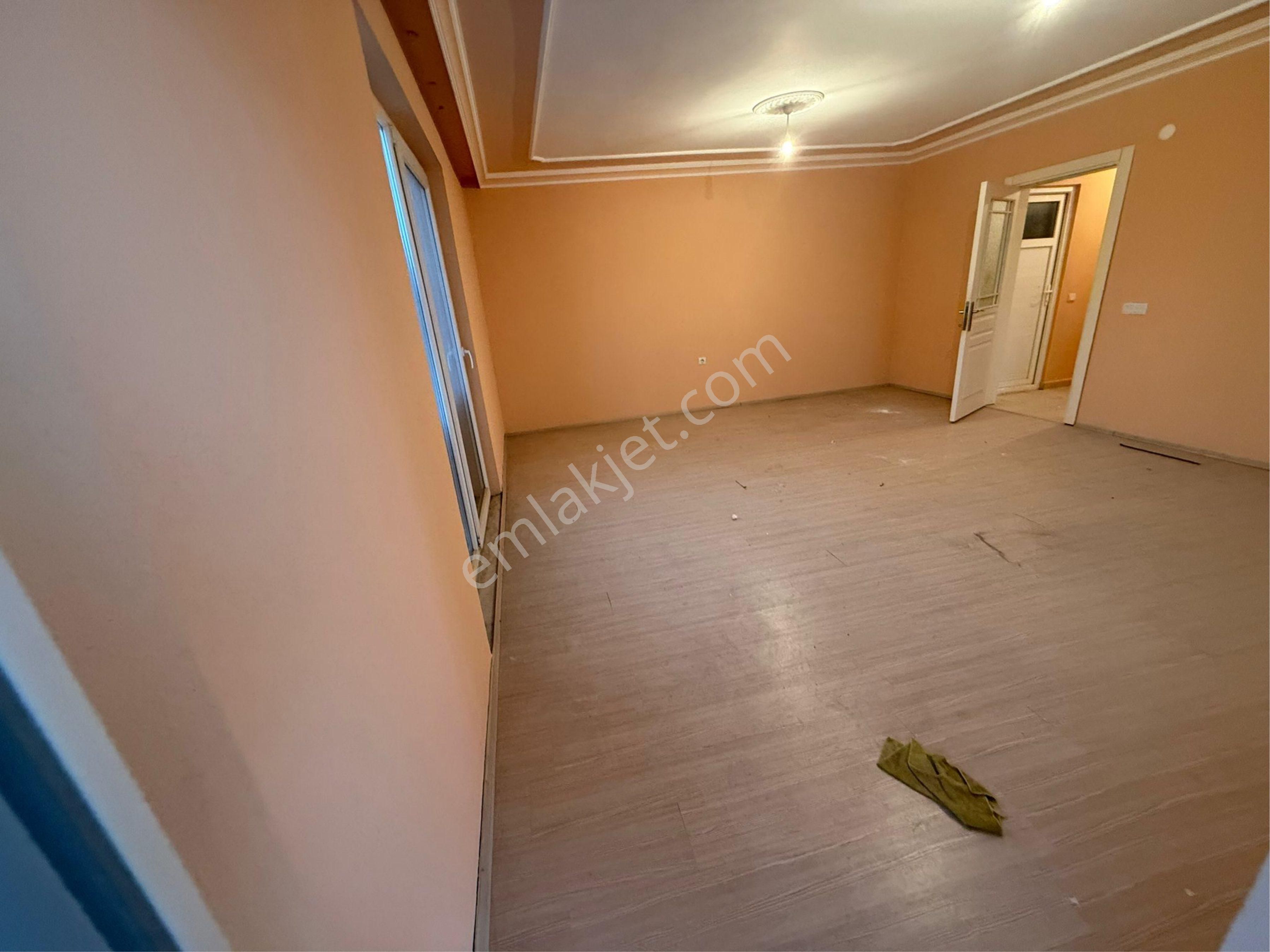 Cadde Üstünde 1+0 Kiralık