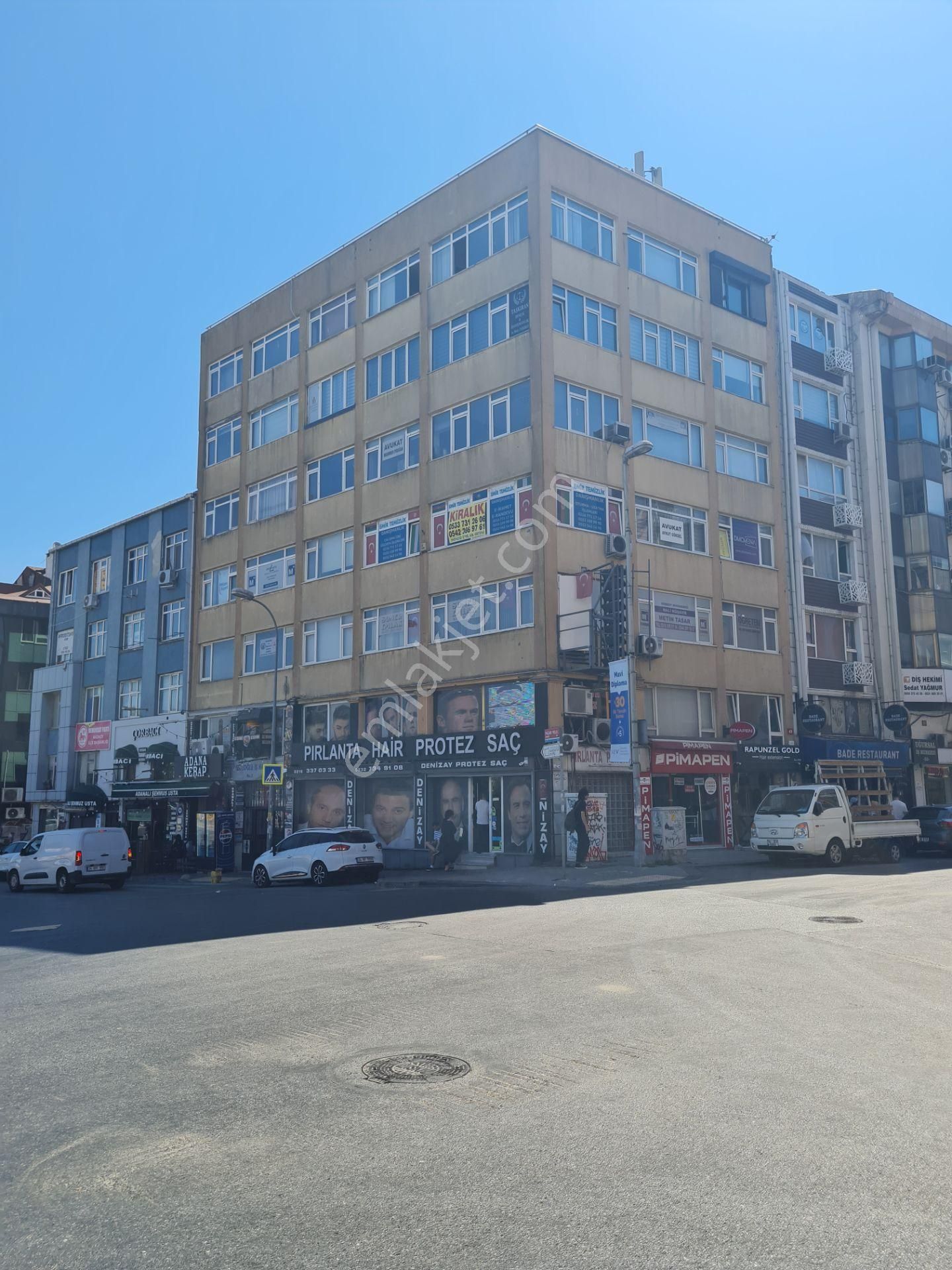 Kadıköyde Ana Caddede Köşe Konumlu Kiralık Ofis