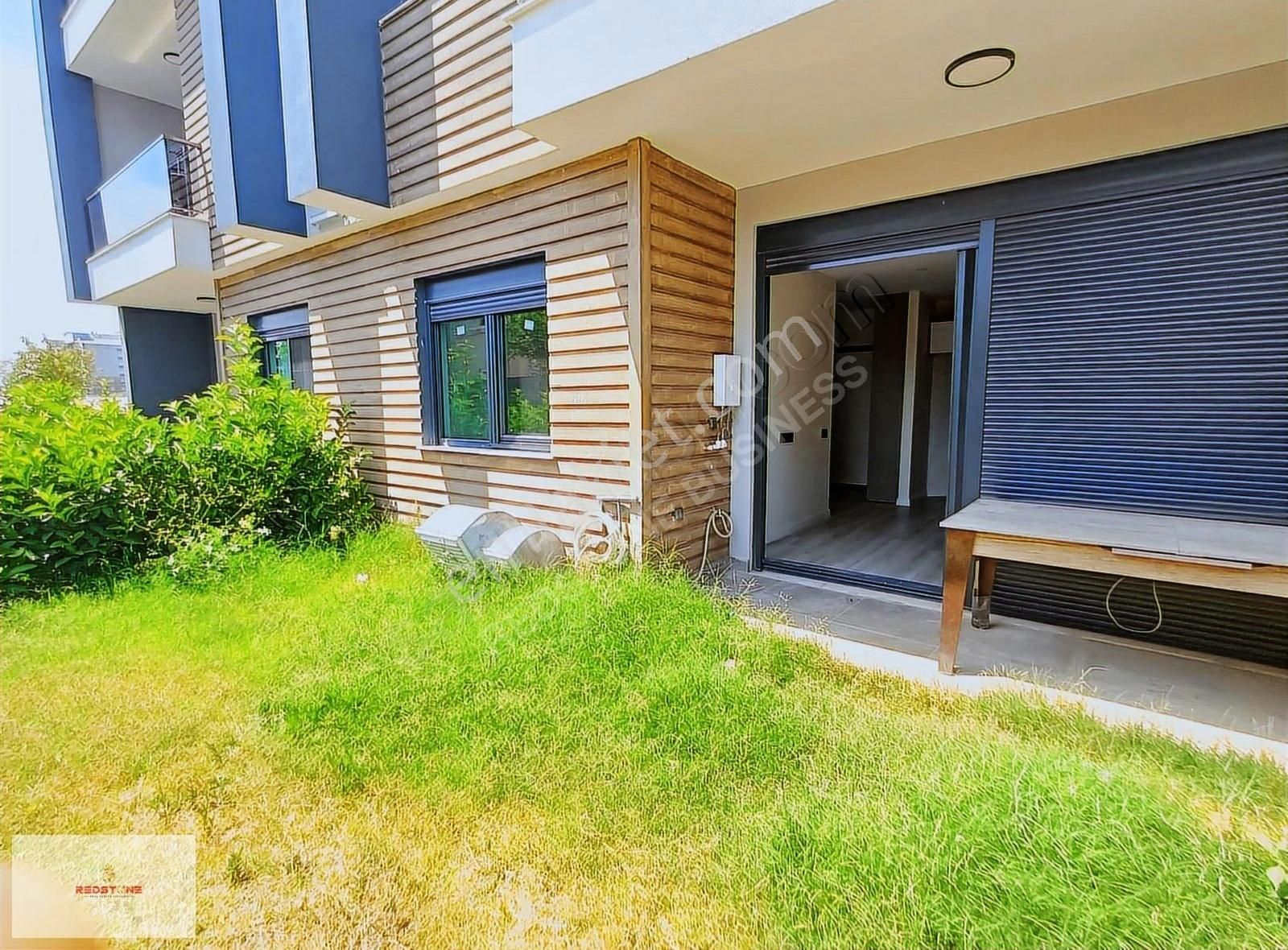 Havalimanına Yakın Sitede Bahçe Katı 1+1 Havuz Kiralık Daire