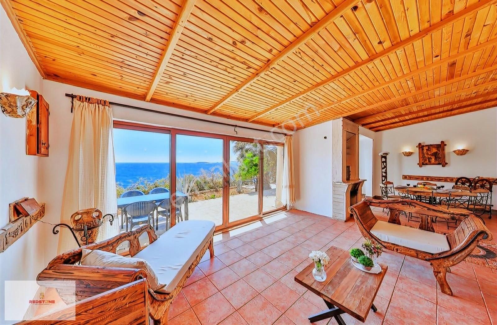 Kaş Gökçeören'de Deniz Ve Meis Adası Manzaralı 3+1 Villa