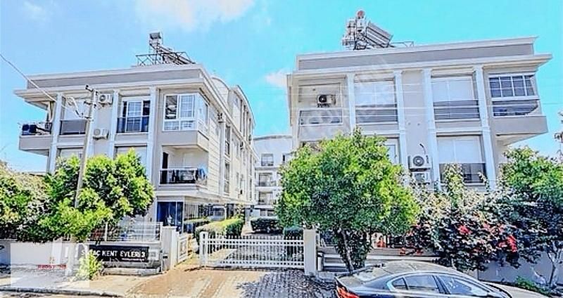 Güzeloba'da Havuzlu Site İçerisinde Satılık 2+1 Daire