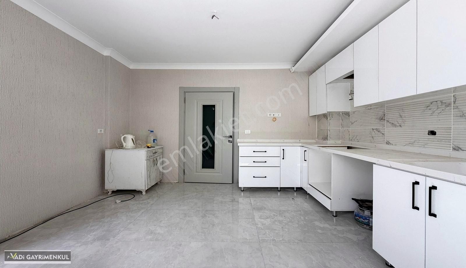 Vadi'den Hisarda - Sıfır - Altı Daire - Masrafsız- 2+1- Y.giriş