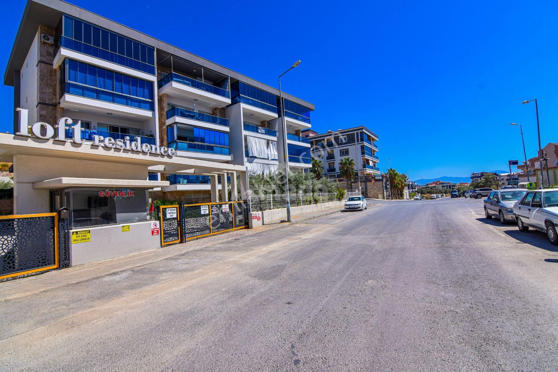 Kuşadası Ege Mahallesi'nde Deniz Manzaralı Lüks 3+1 Daire