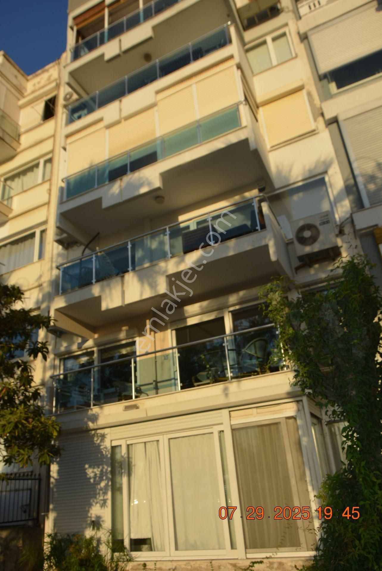 İzmir Özel Türk Koleji Yakını 1+1 90 M2 Satılık Yalı Dairesi