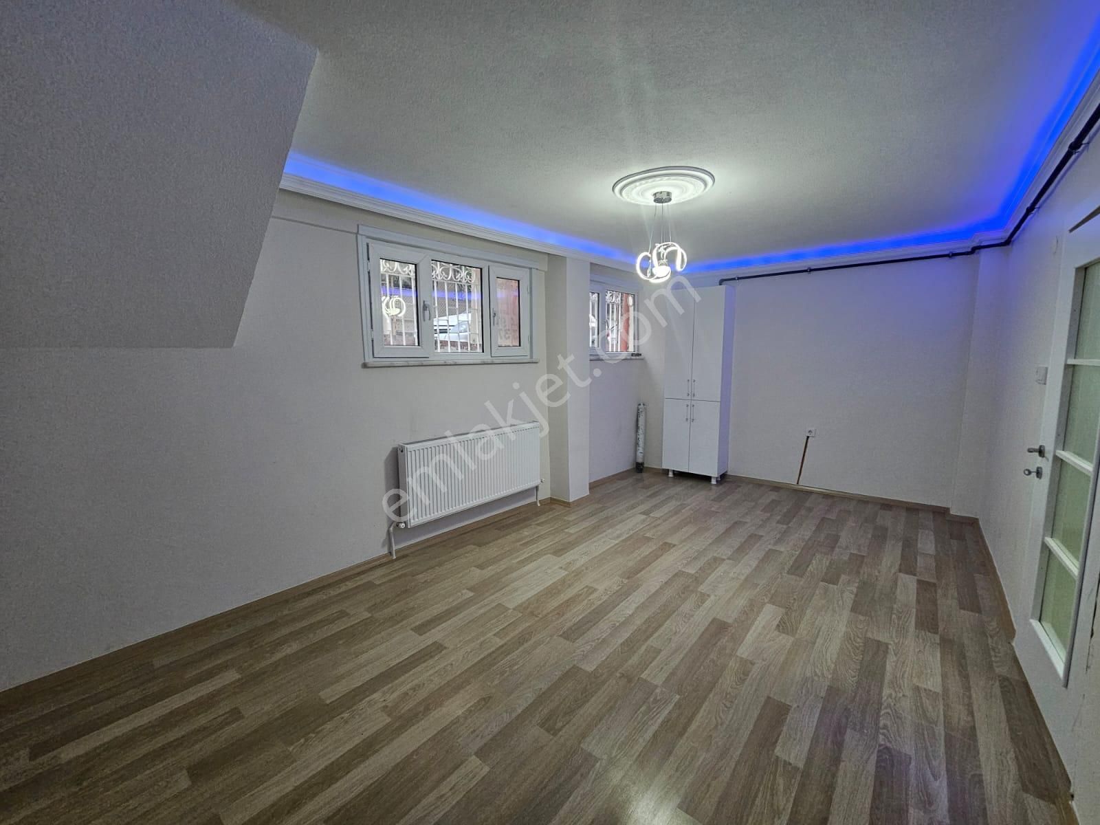 Zeytinburnu Sümer Mah'de 2+1 80m² Bahçebalkonlu Satılık Yarı Bodrum Daire Osmanlı Emlak