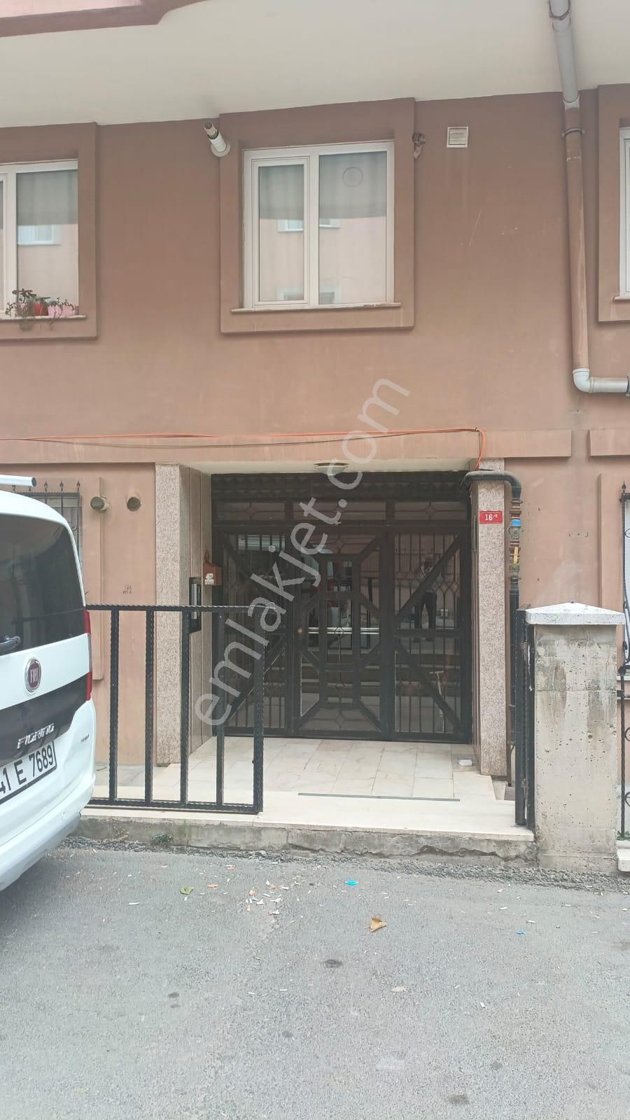 Güzelyalı Güven Emlaktan 2 Ailelik Acil Satılık 4+3 Süper Dublex Daire - Görsel 3