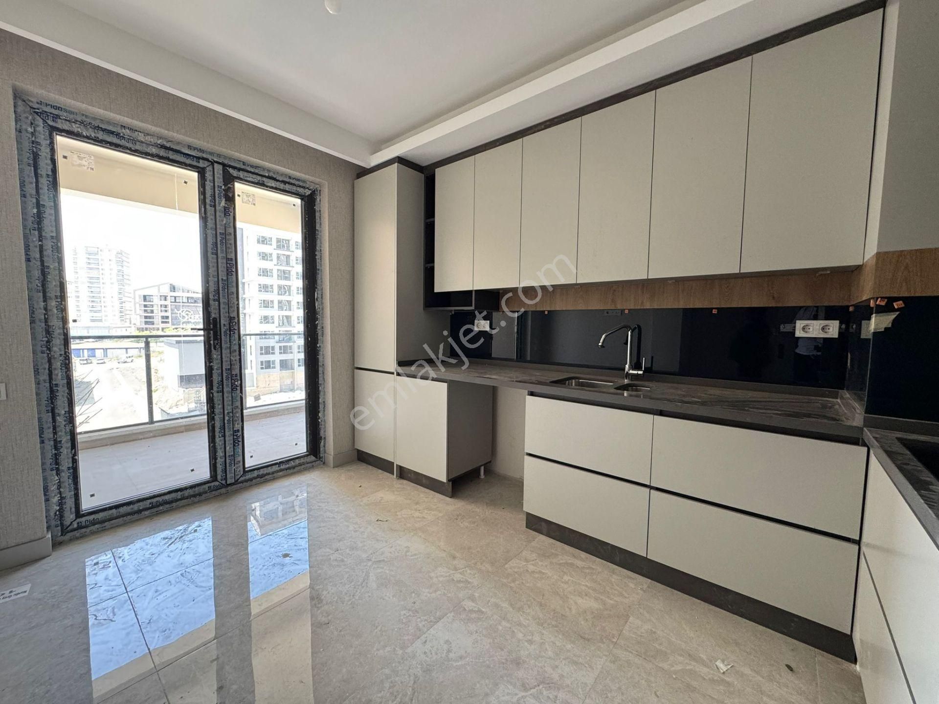 Yuvaköy'de Lüxera Sitesinde Bağımsız Mutfak 2+1 Kiralık Daire