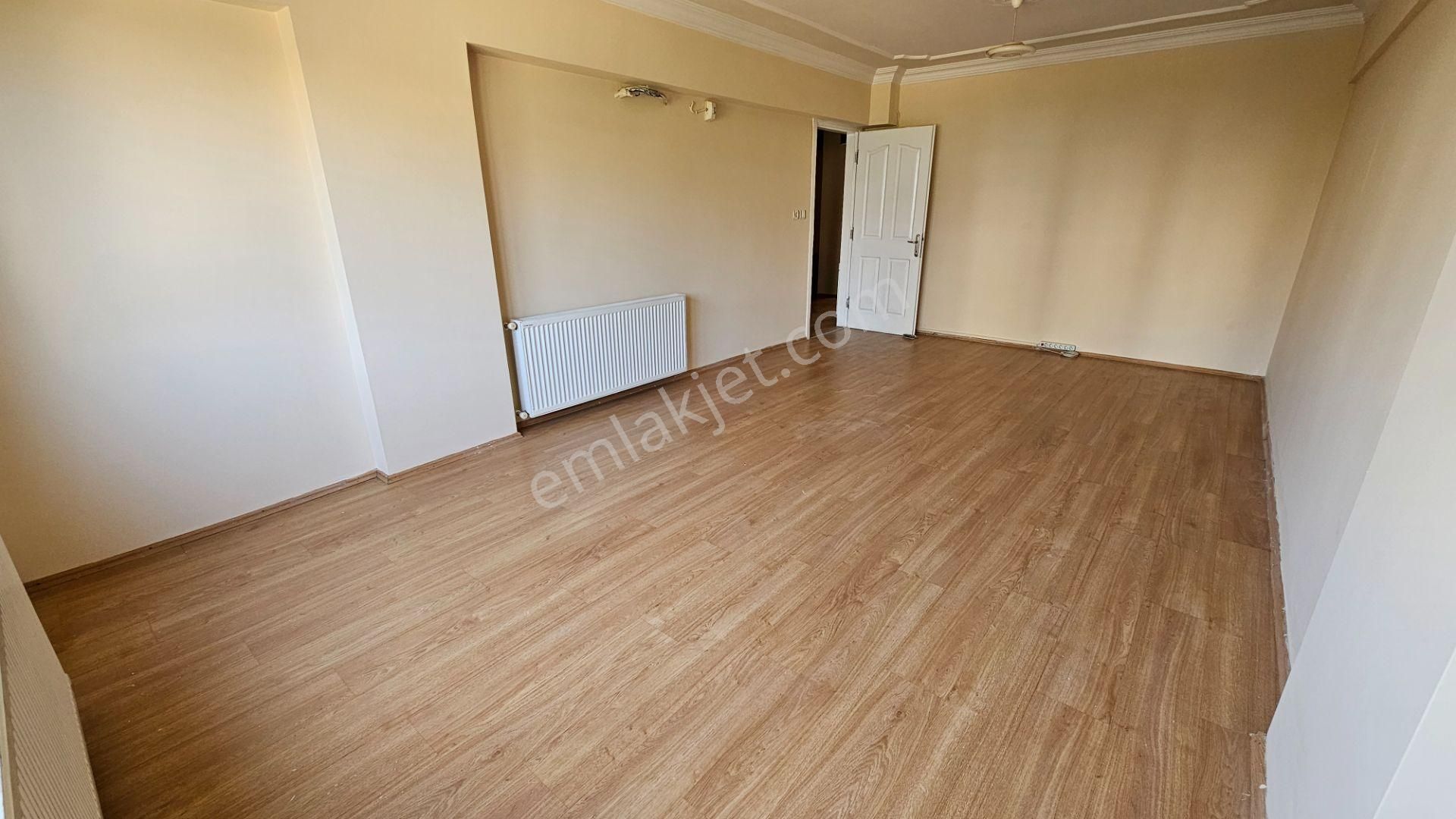 Göçmen Gayrimenkul'den Zafer Mah.3+1 Kiralık Daire
