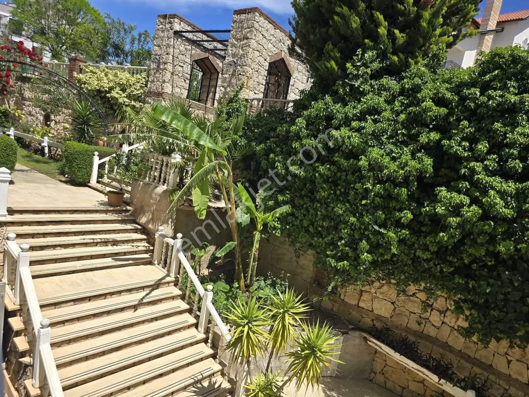 Didim Havuzlu Sitede Satılık 2+1 Eşyalı Daire