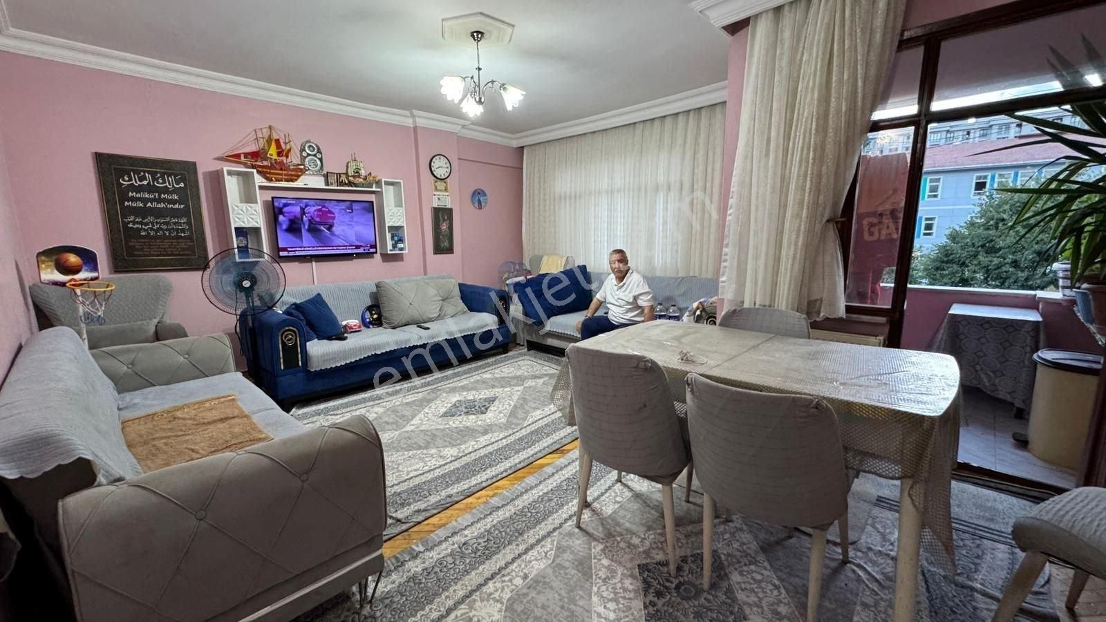 Emlak Uzmanı'ndan Zeytinburnu Sümer'de Satılık Temiz Daire