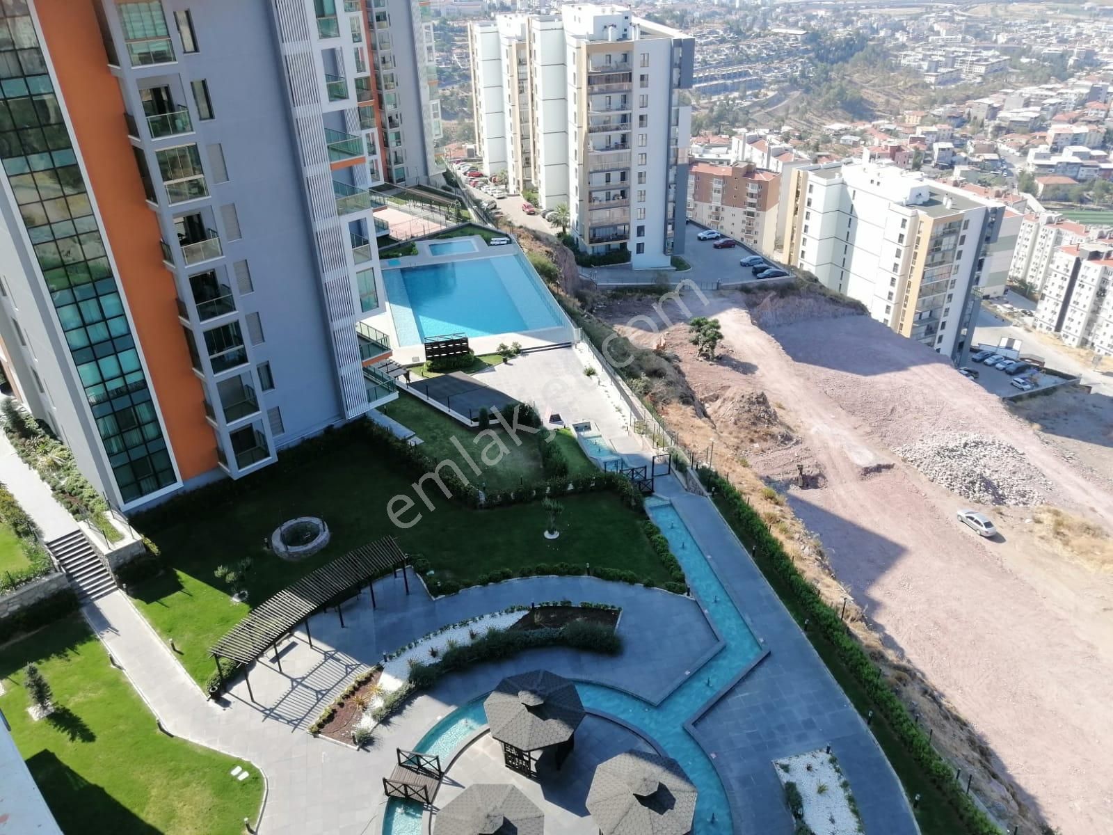 Çiğli Yakakent Atakent Panorama'da Manzaralı Kiralık 3+1 Daire