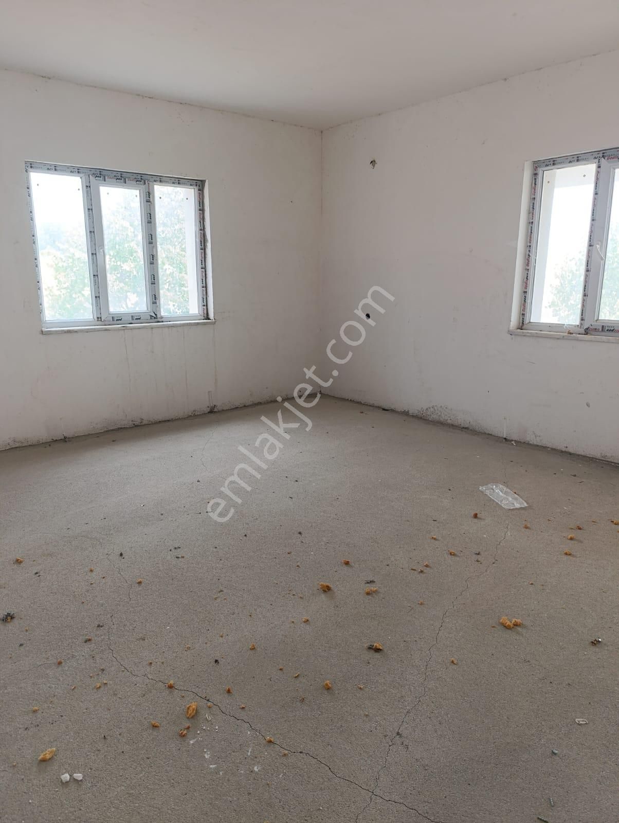 Şarkışla Hsk Rönesans Emlaktan Döllük Köyünde Bodrumlu 3 Kat Mesken İnce İşe Hazır Satılık Bina - Görsel 6