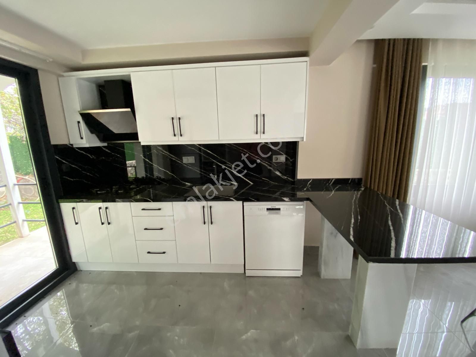 Goldhouse Dan Satılık Plaja Yürüme Mesafesinde Müstakil 4+1 Villa - Görsel 8