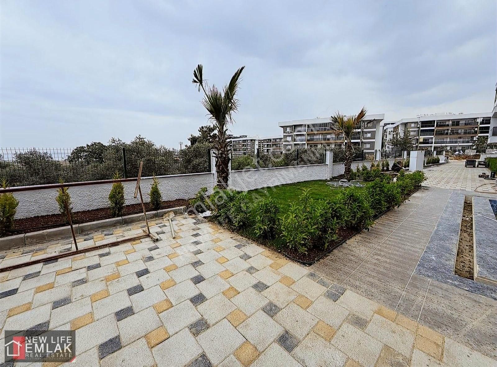 Kuşadası Merkezde Havuzlu Sitede Satılık Bahçe Katı Daire - Görsel 4