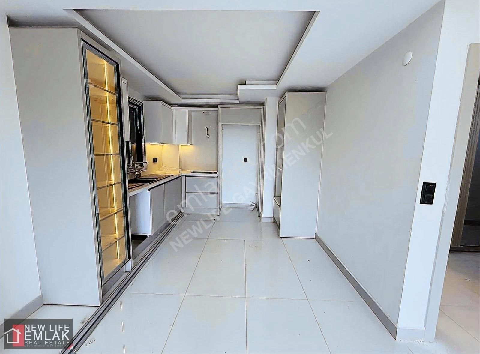 Kuşadası Merkezde Havuzlu Sitede Satılık Bahçe Katı Daire - Görsel 13