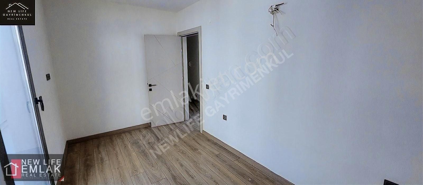 Kuşadasında Ege Mah Cadde Üzerinde Satılık 2+1 Daire - Görsel 7