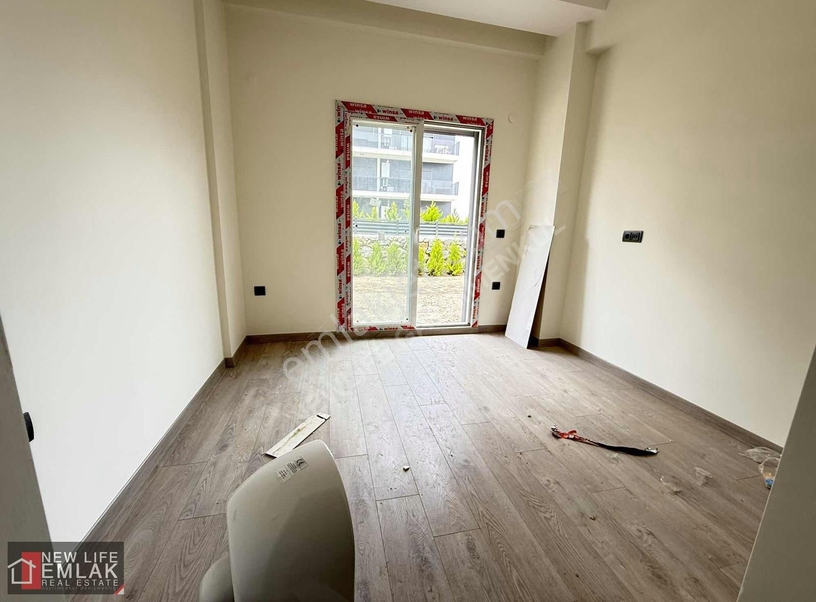 Kuşadası Merkezde Havuzlu Sitede Bahçeli Satılkk Daire - Görsel 17