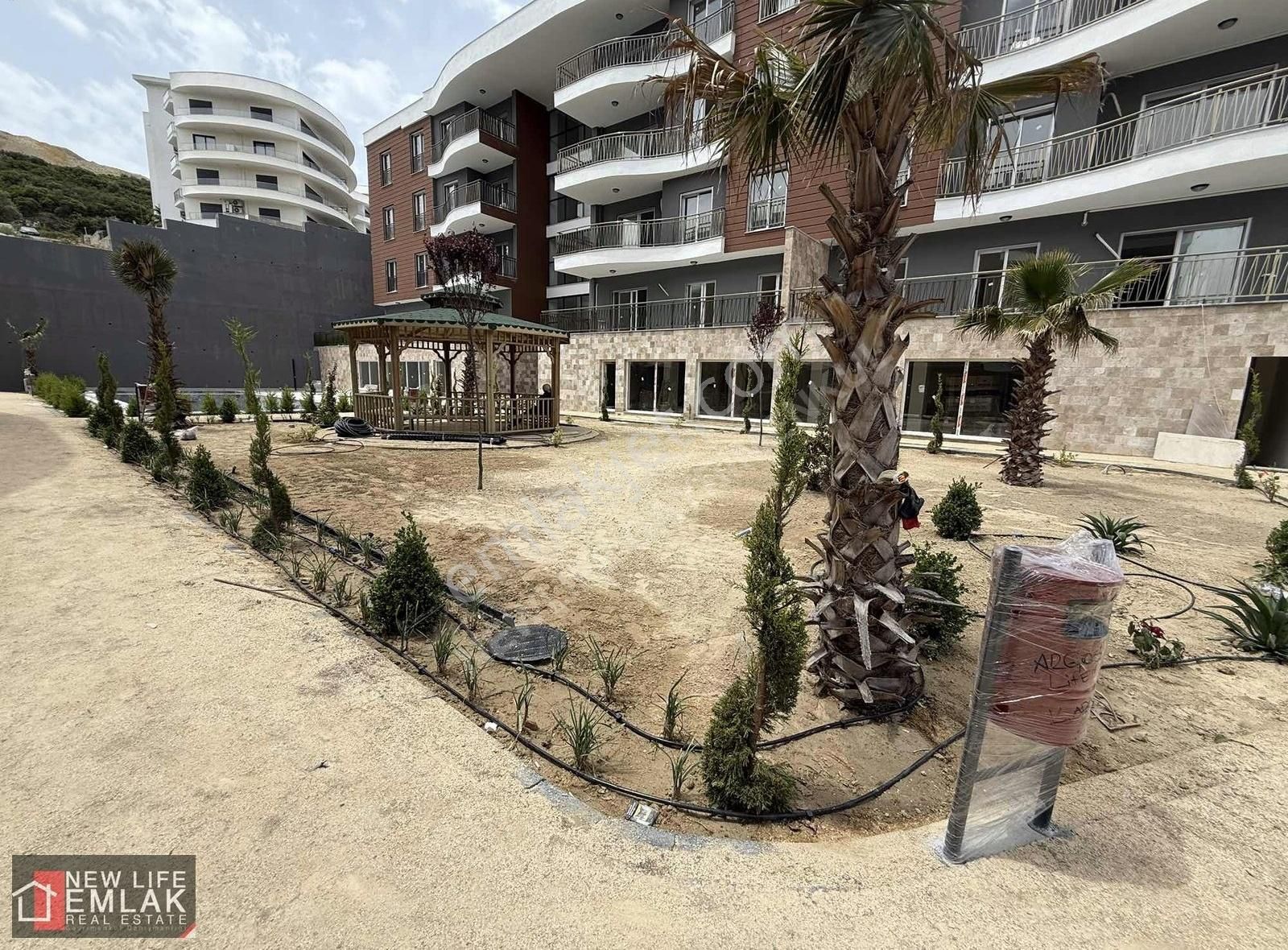 Kuşadası Merkezde Havuzlu Sitede Bahçeli Satılkk Daire - Görsel 10