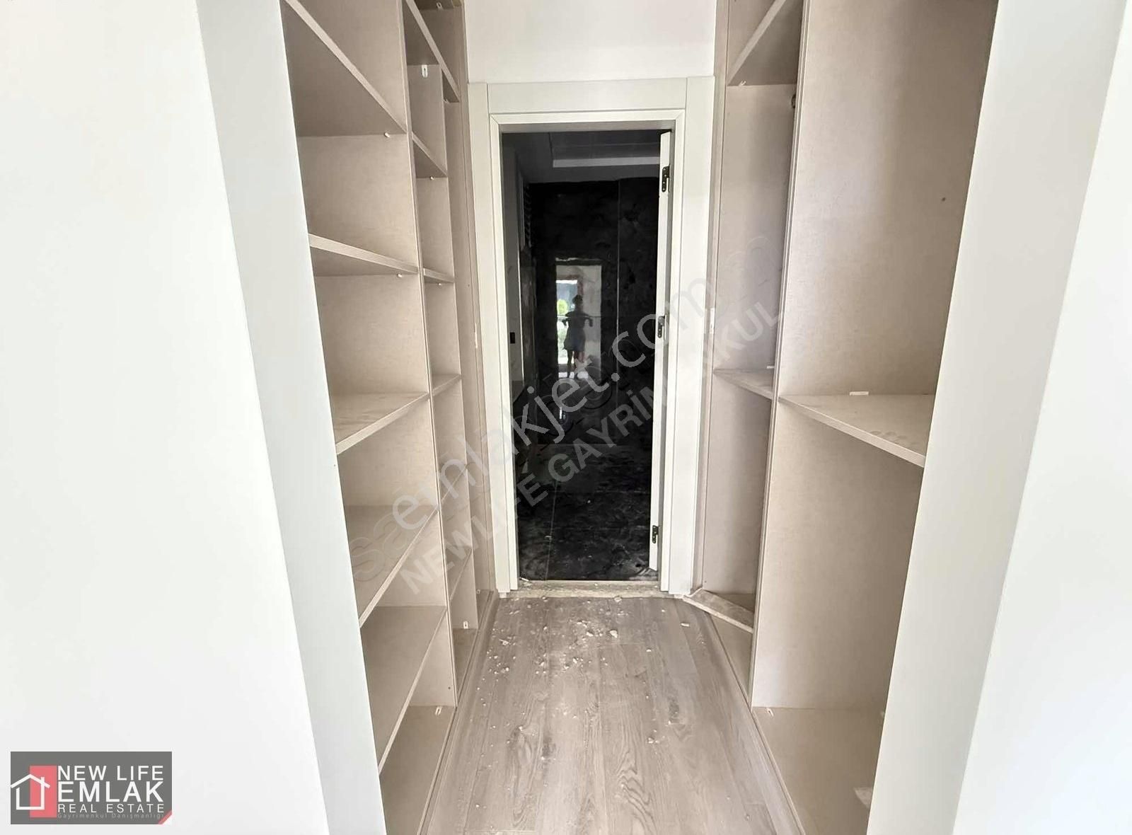 Kuşadası Merkezde Havuzlu Sitede Bahçeli Satılkk Daire - Görsel 15